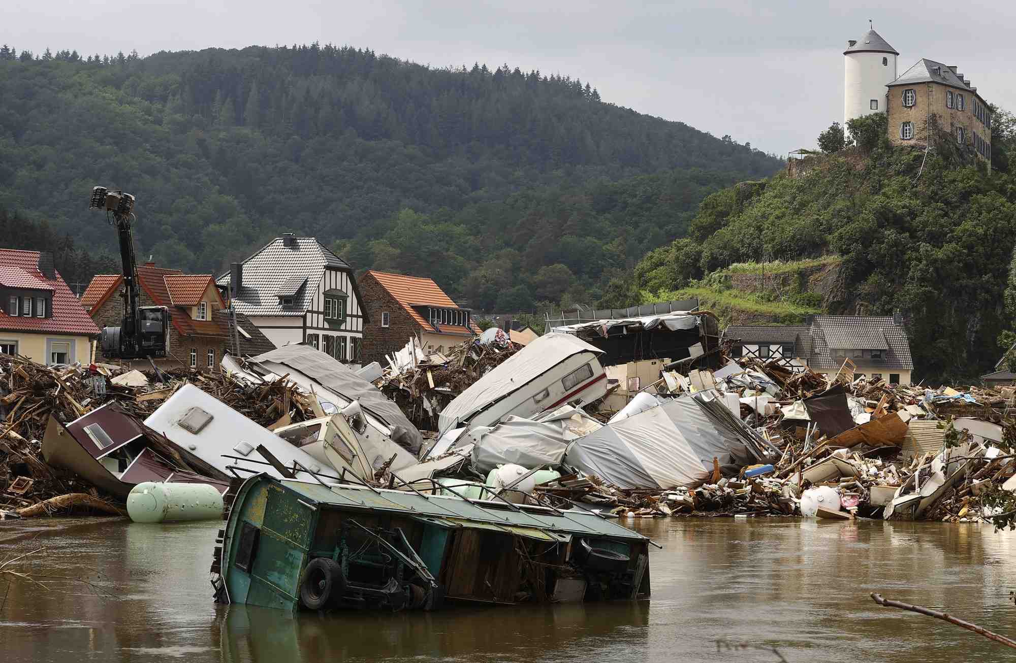 Les inondations en europe devraient couter 2 a 3 milliards de dollars aux reassureurs, dit berenberg