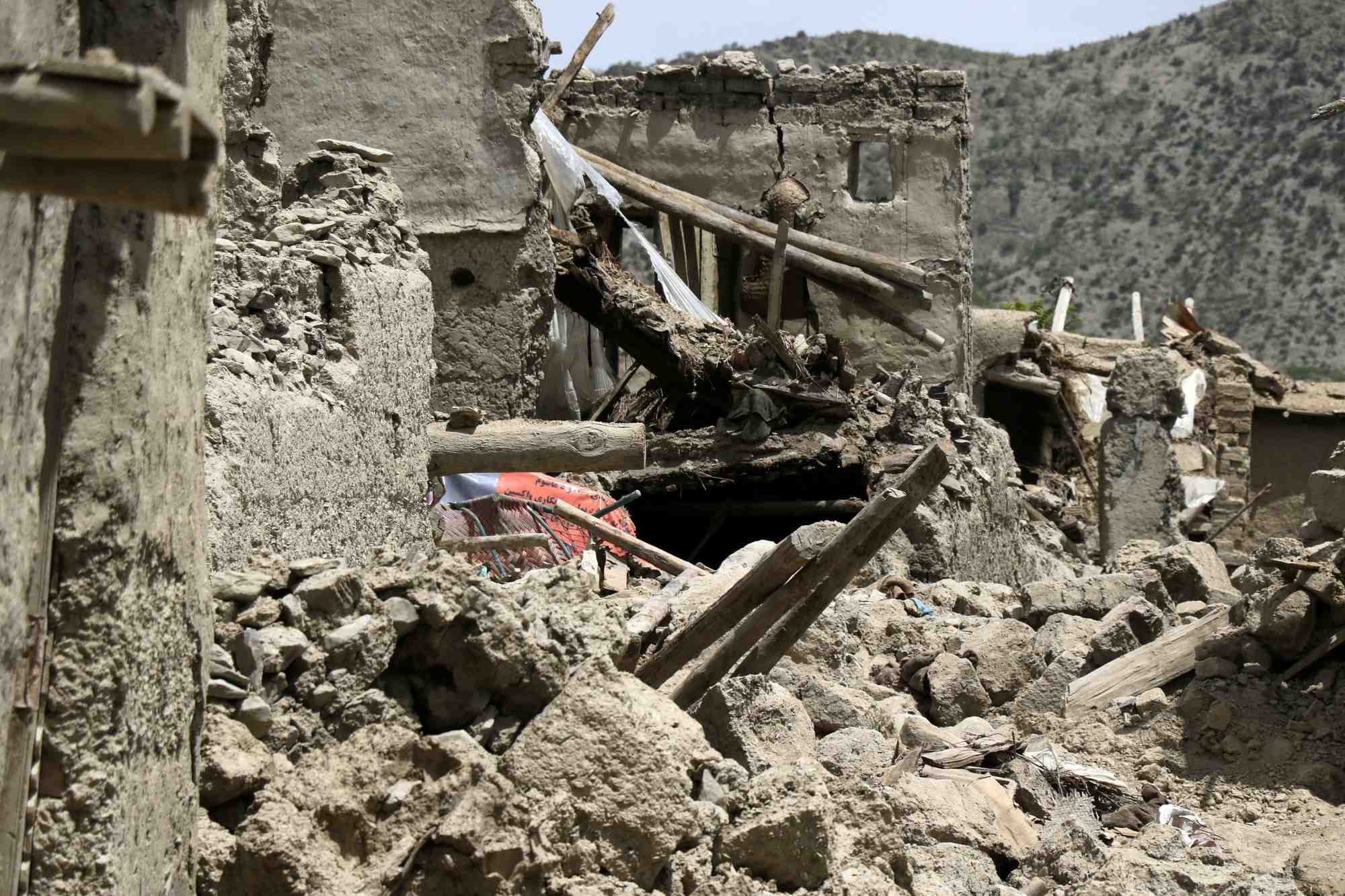 Afghanistan: apres le seisme, les taliban demandent le degel de fonds