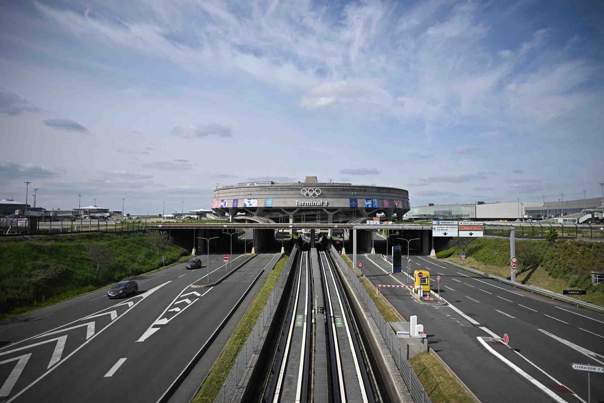 Comme dans d'autres aéroports européens, l'aéroport Paris-Charles-de-Gaulle présente des concentrations élevées de particules fines.