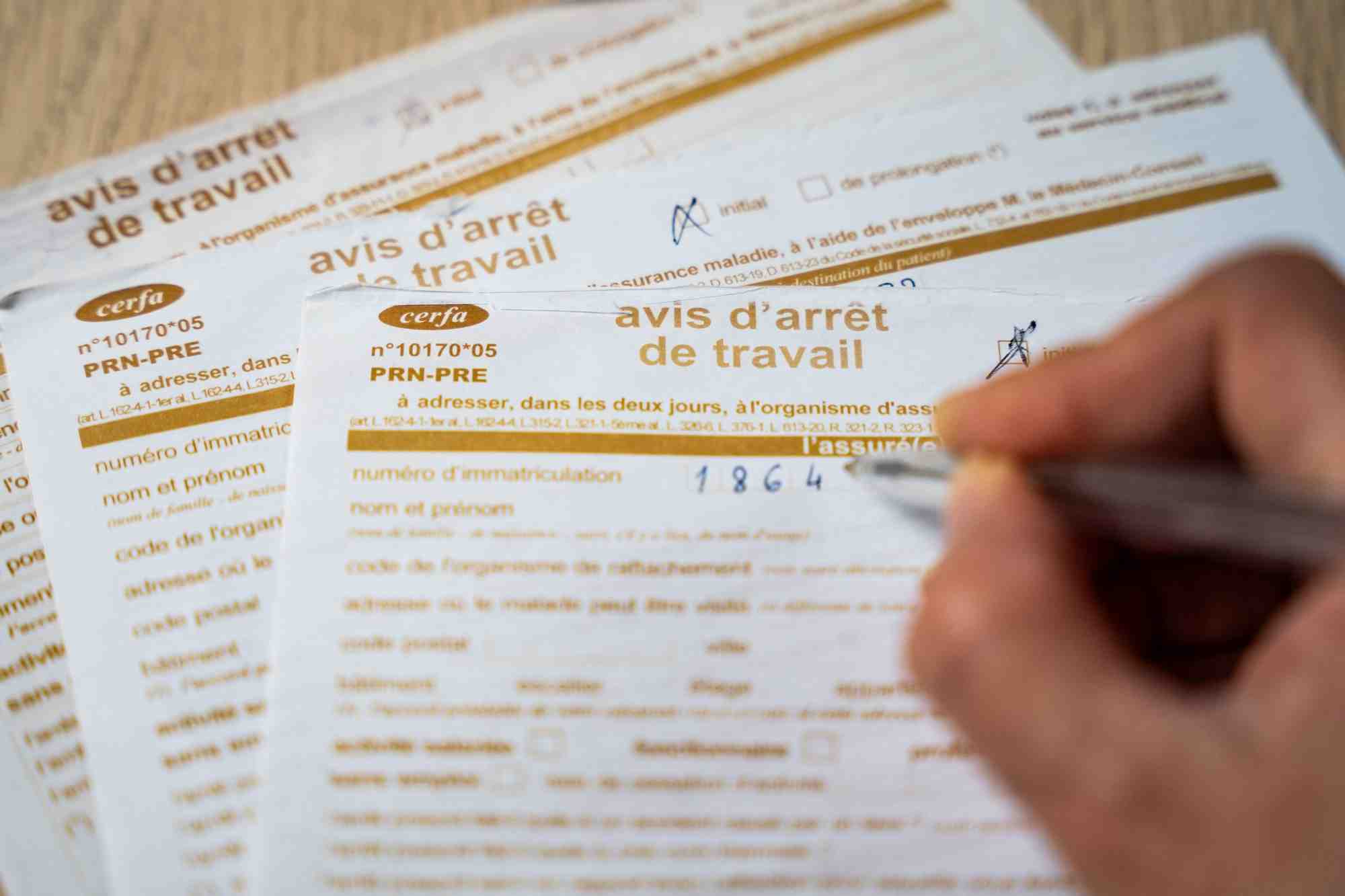 Les arrêts de travail dans la fonction publique sont dans le viseur du gouvernement pour réaliser 1,2 milliard d'euros d'économies. (photo d'illustration)