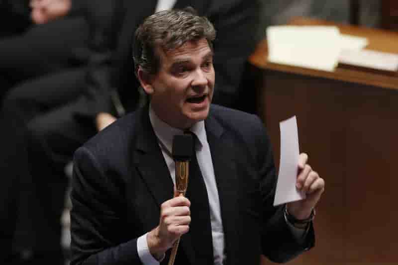 Montebourg brandit la menace d'une loi sur les retraites-chapeaux
