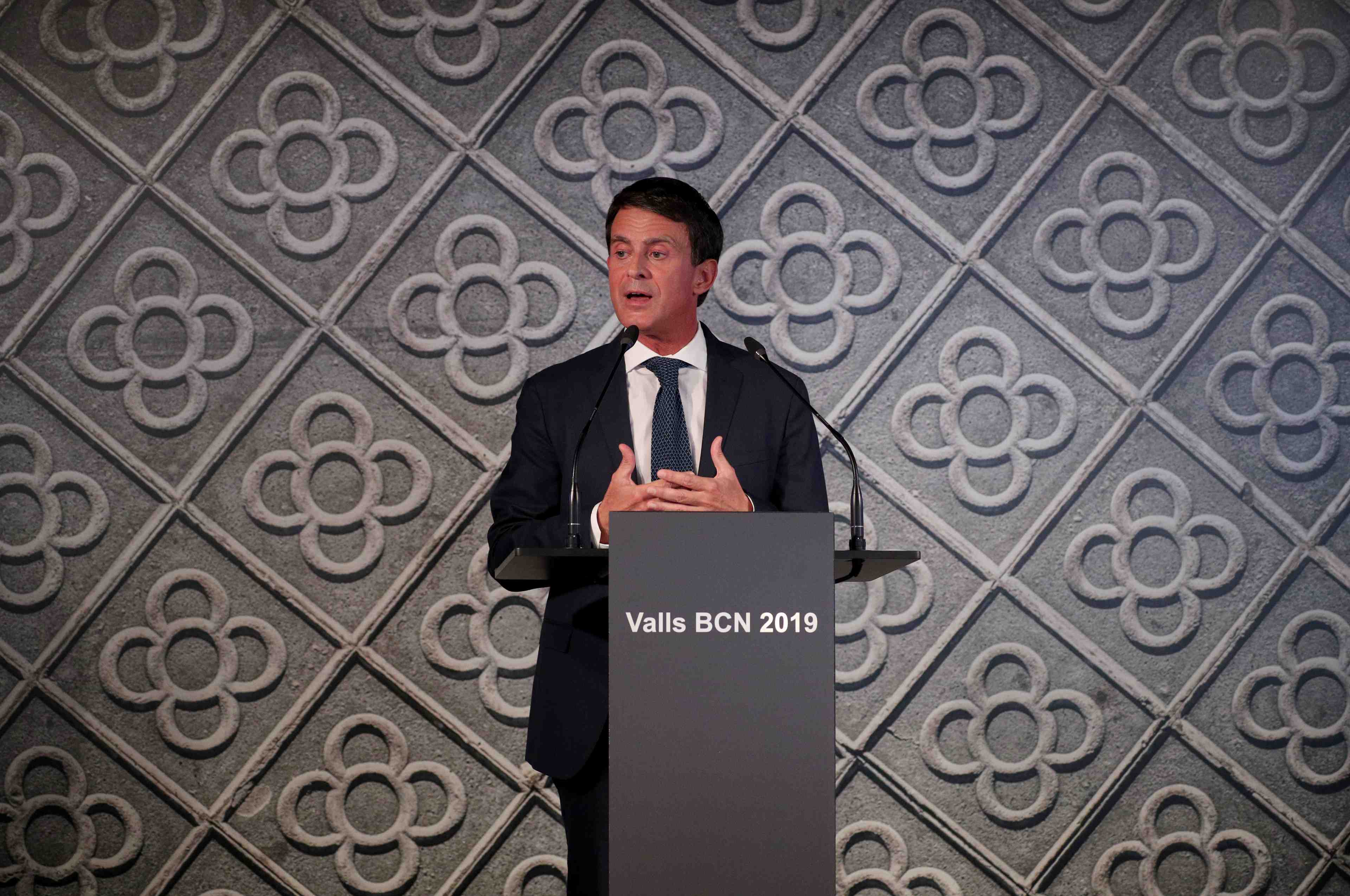 Valls dit partir "l'ame tranquille" a barcelone
