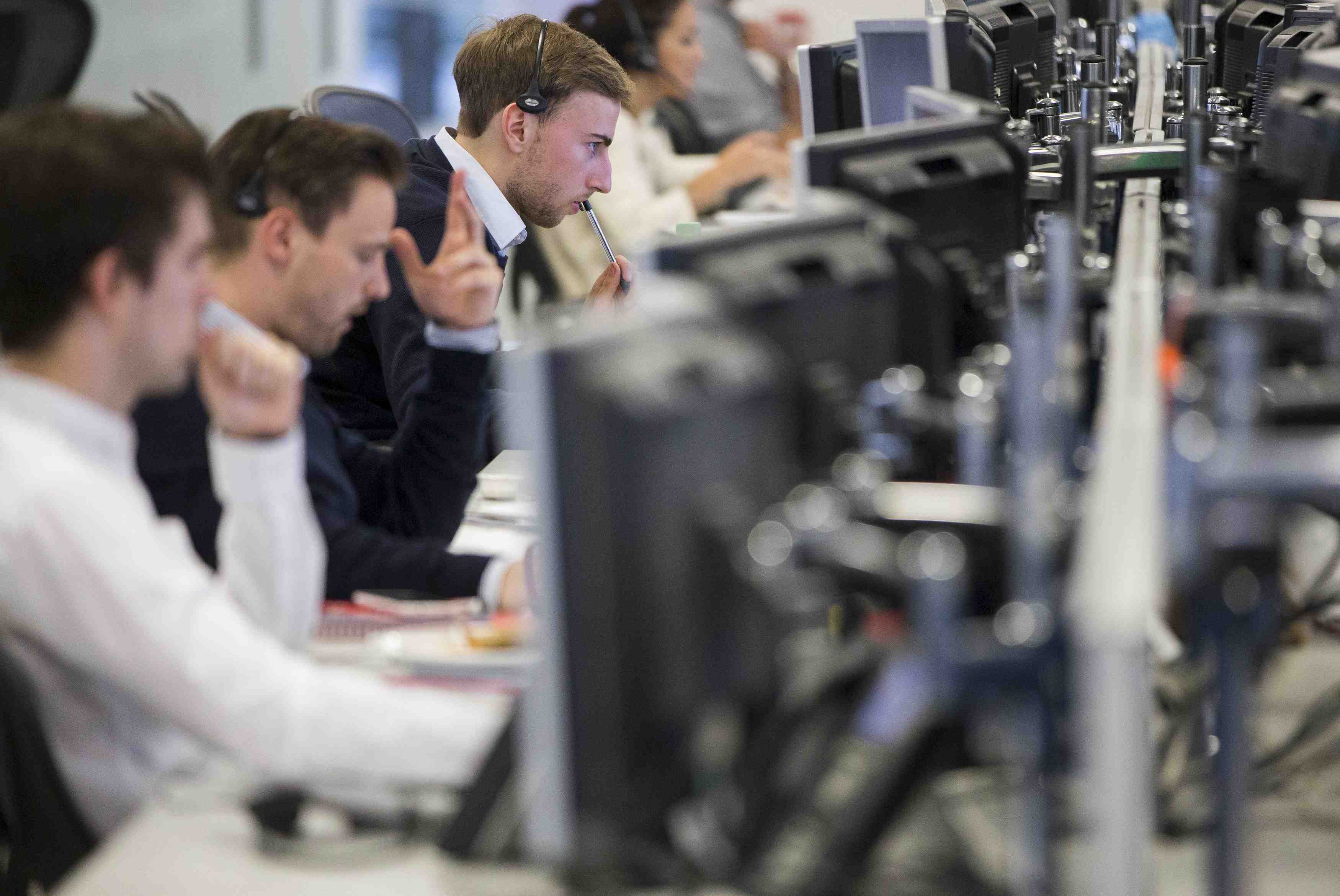 Ig group anticipe une baisse de son c.a. du premier semestre, le titre recule