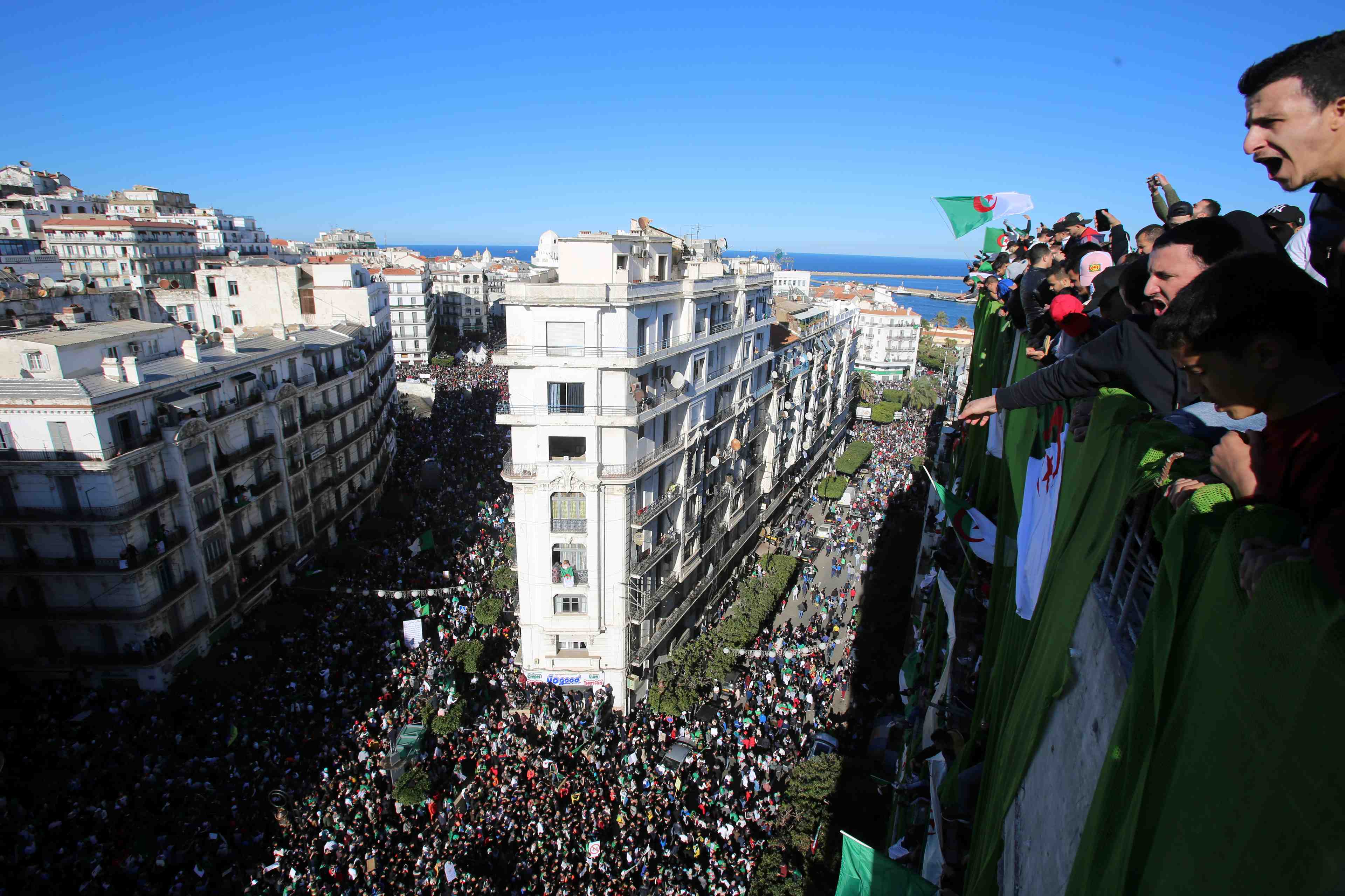 Algerie: appel au depart de bouteflika a la fin de son mandat