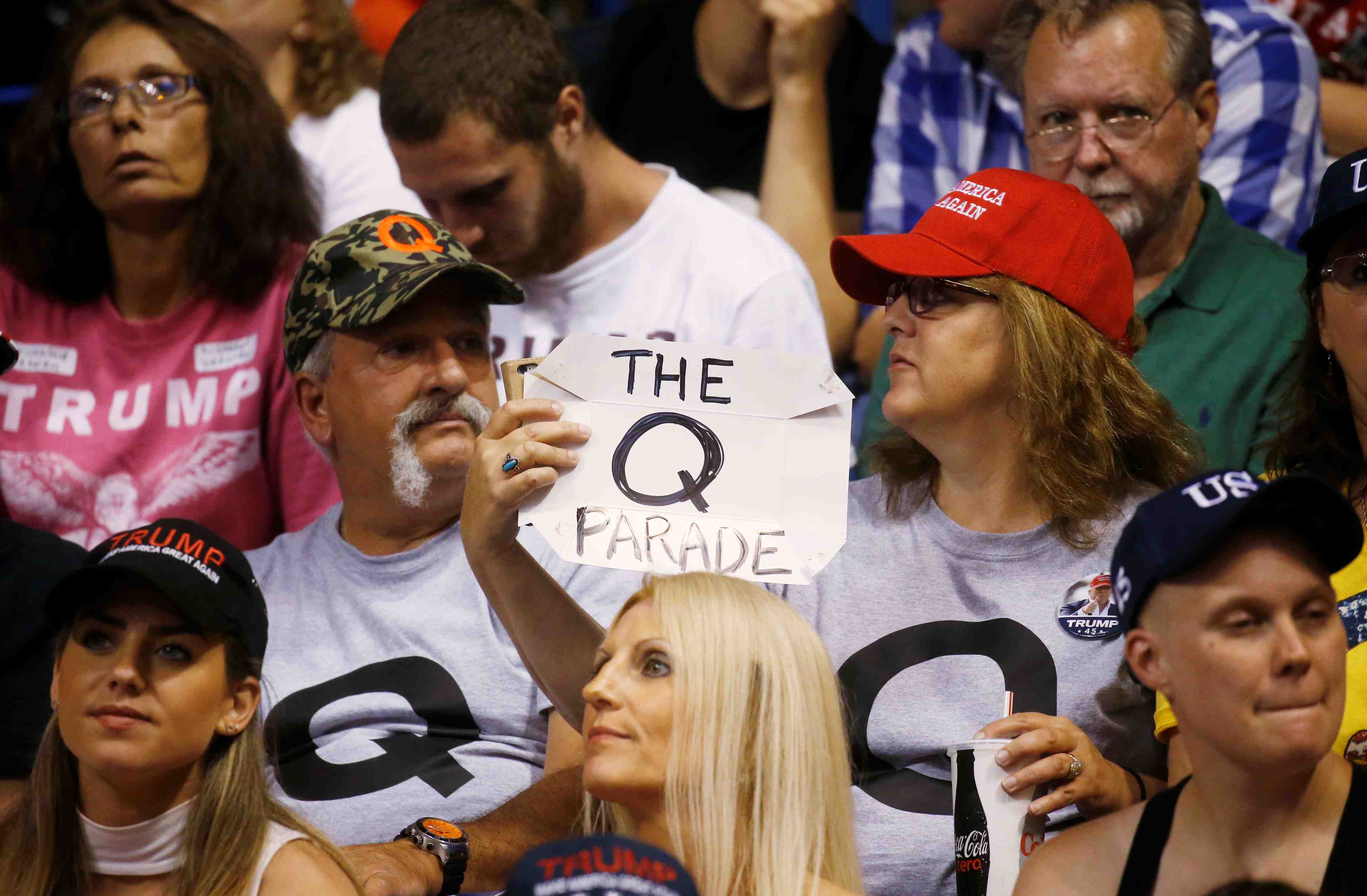 Trump dit ne pas bien connaitre le mouvement qanon, sinon que celui-ci l'apprecie