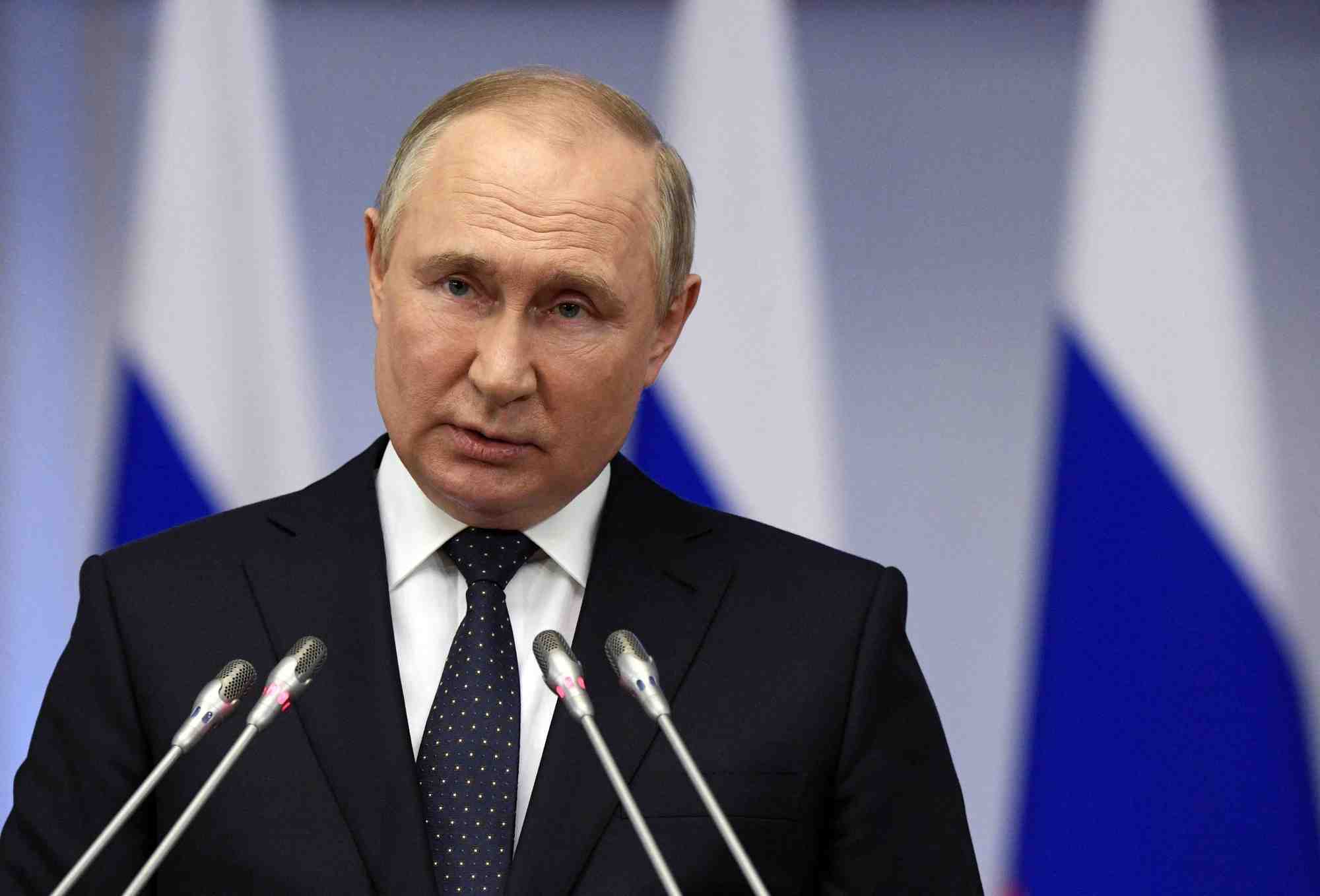 Ukraine: poutine avertit l'occident de represailles fulgurantes en cas d'ingerence