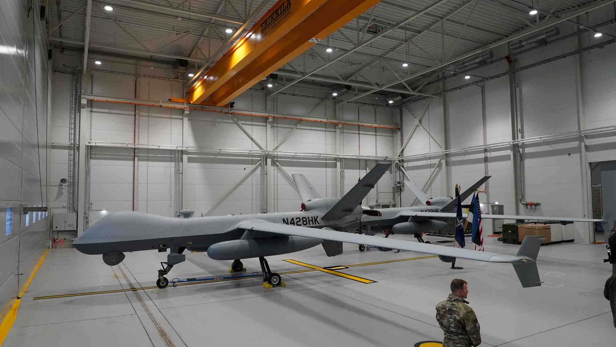 Photo d'archives: un drone mq-9 reaper de l'armee de l'air americaine dans un hangar de la base aerienne d'amari, en estonie