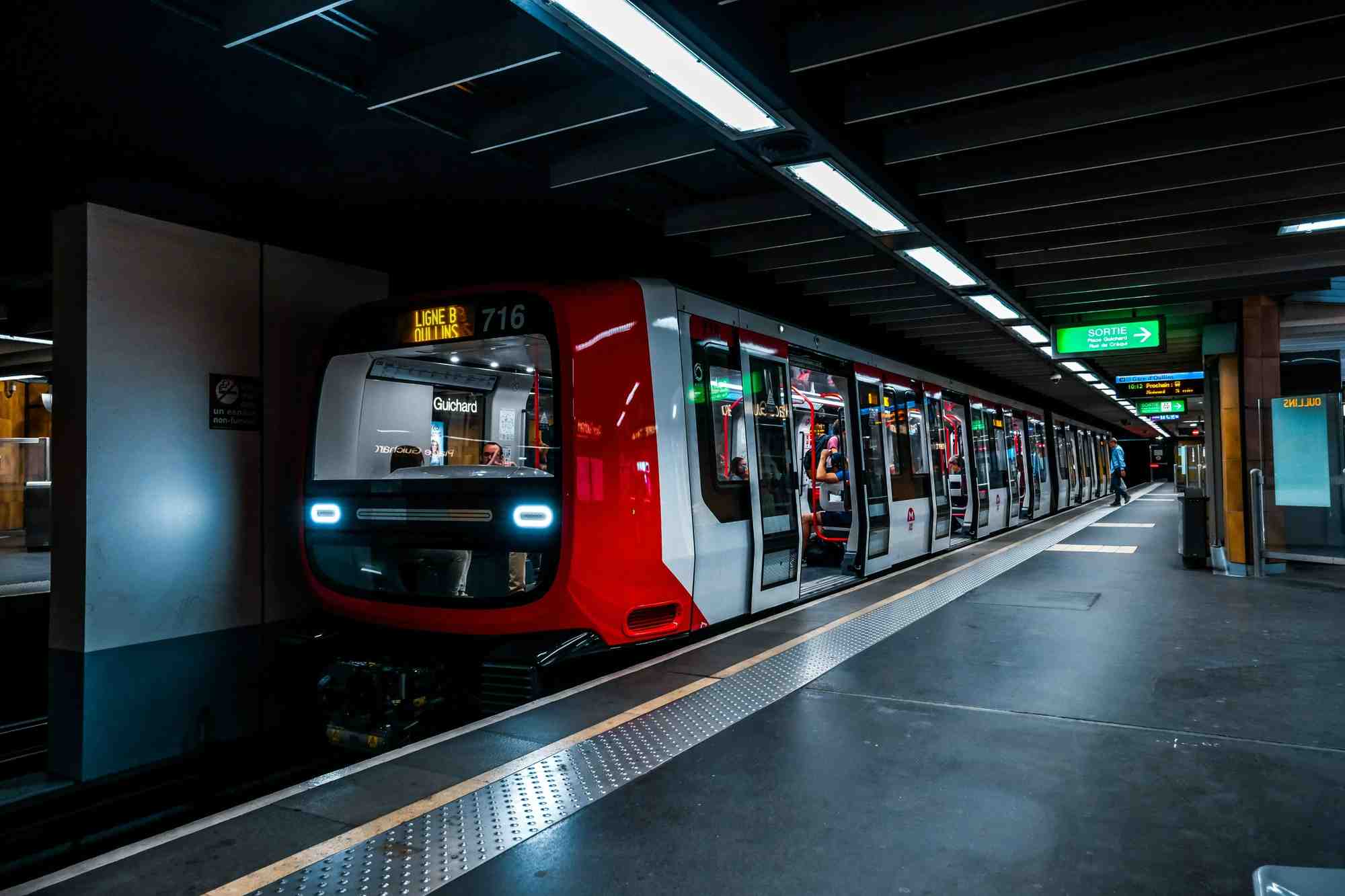 A la tête d'une partie du réseau lyonnais depuis le 1er janvier, les équipes de RATP Dev s'attachent à assurer la continuité de Keolis et mettre en place des outils nécessaires à la gestion du parc tout en préparant la modernisation des lignes de métro.