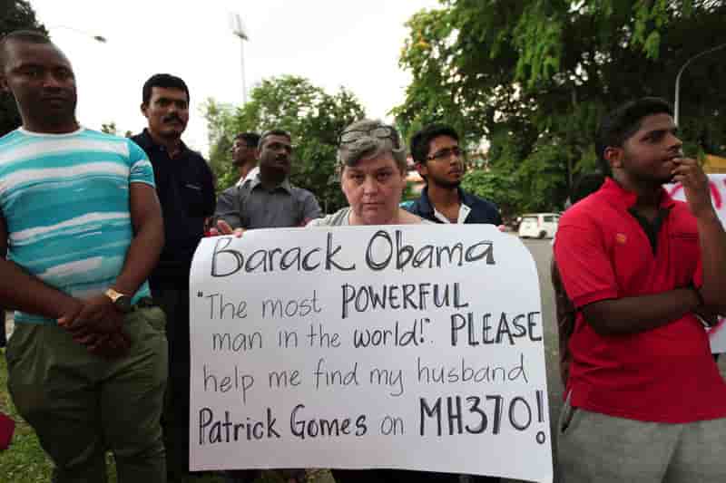 Barack Obama promet plus de moyens pour retrouver le vol MH370
