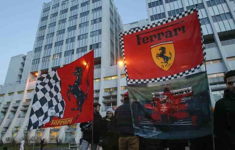 Schumacher a quitté le CHU de Grenoble, n'est plus dans le coma