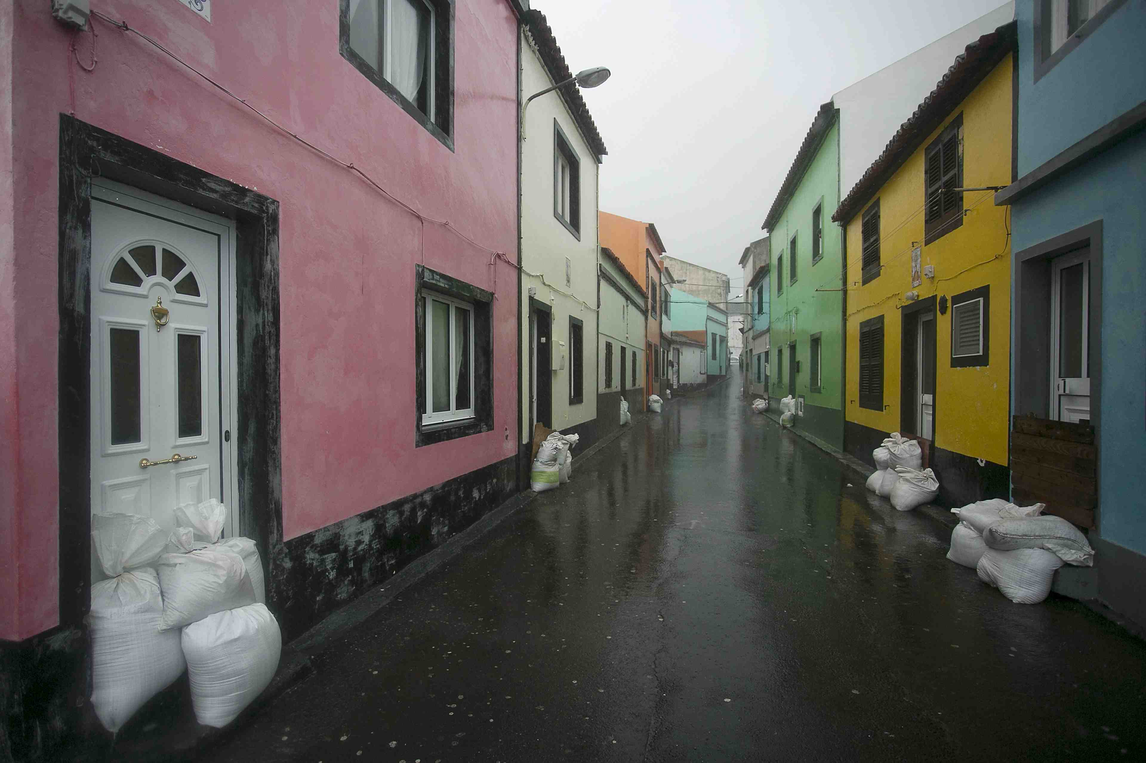 Les acores balayee l'ouragan alex