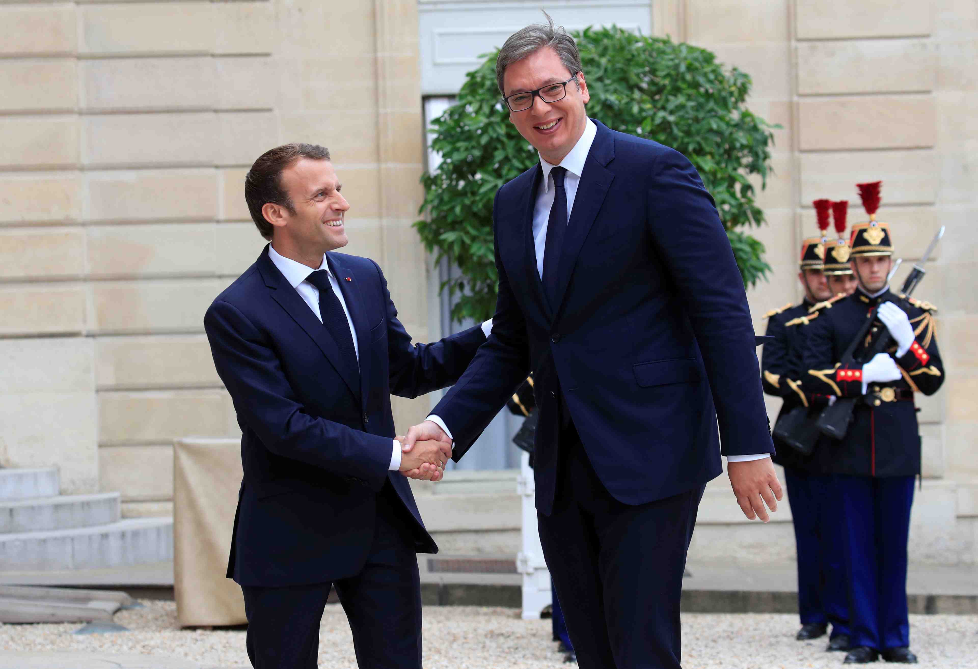 Ue: macron ouvert a une entree de la serbie en 2025