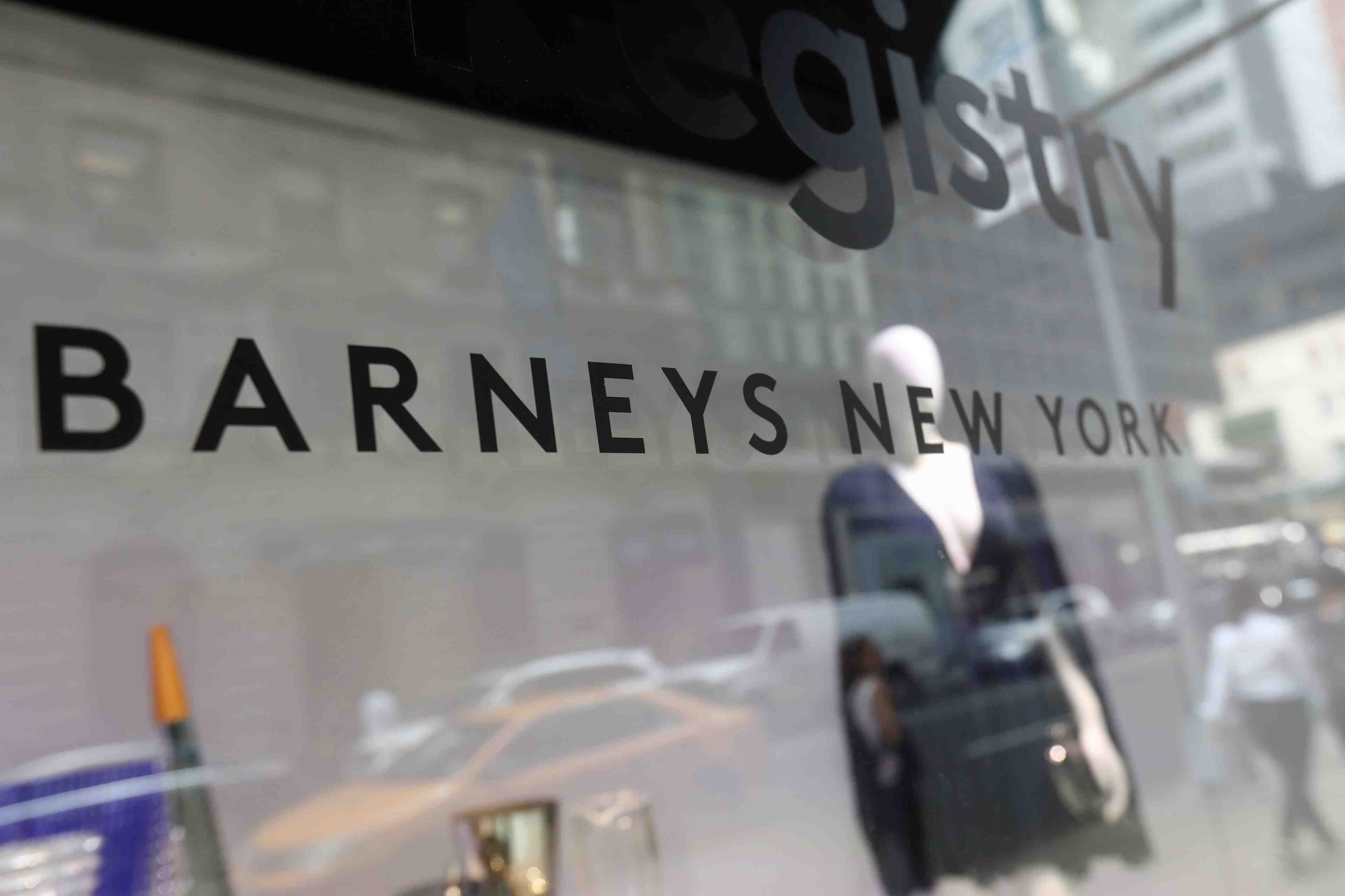 Les magasins de luxe barneys en faillite, cherchent un repreneur