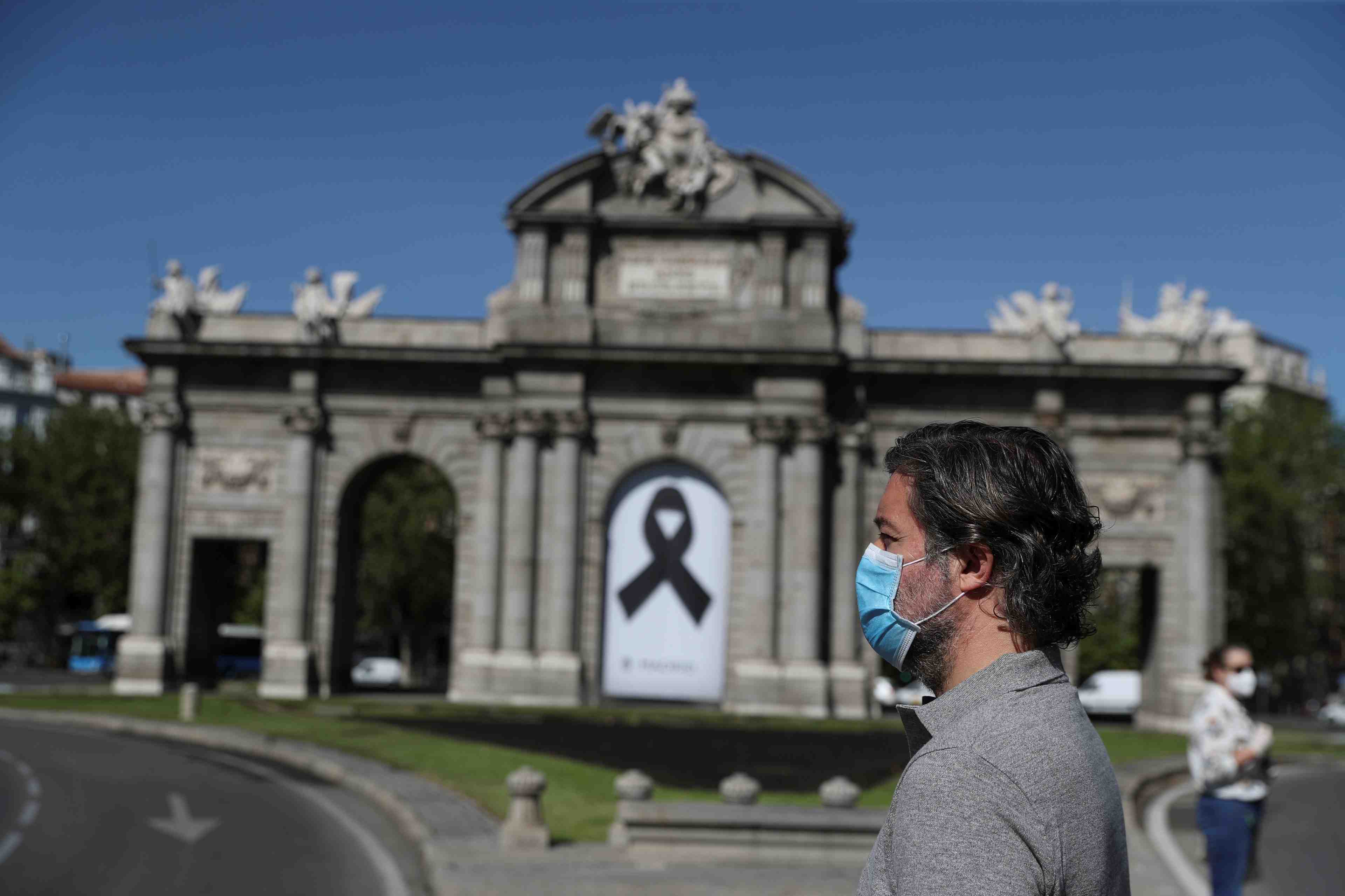 Coronavirus: moins de 50 deces en 24 heures en espagne, une premiere en deux mois