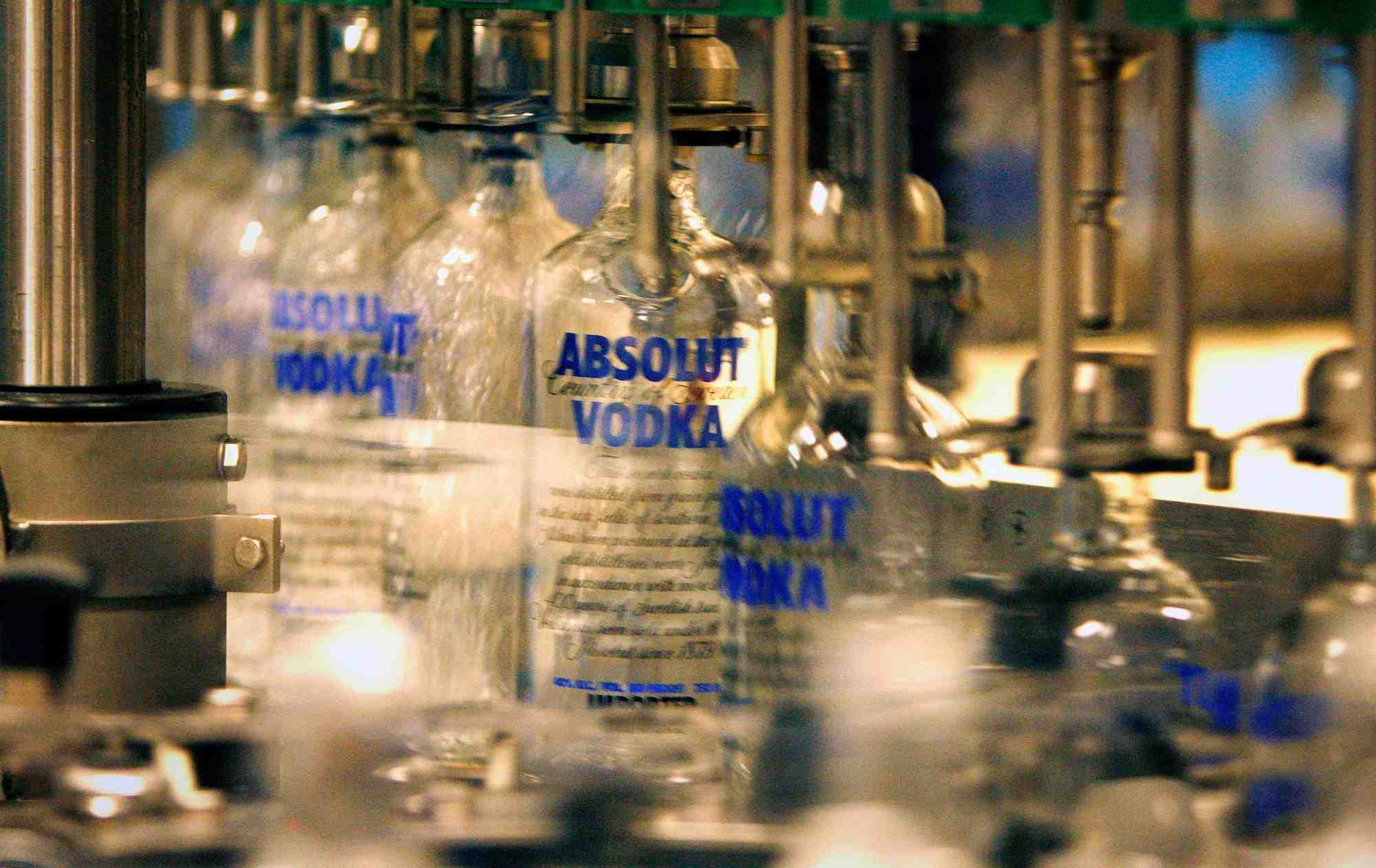 Ligne de production de l'usine d'embouteillage d'absolut a ahus, en suede