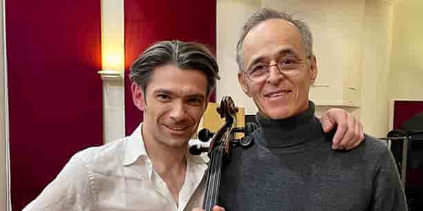 Gautier Capuçon et Jean-Jacques Goldman en avril 2023 à Paris.