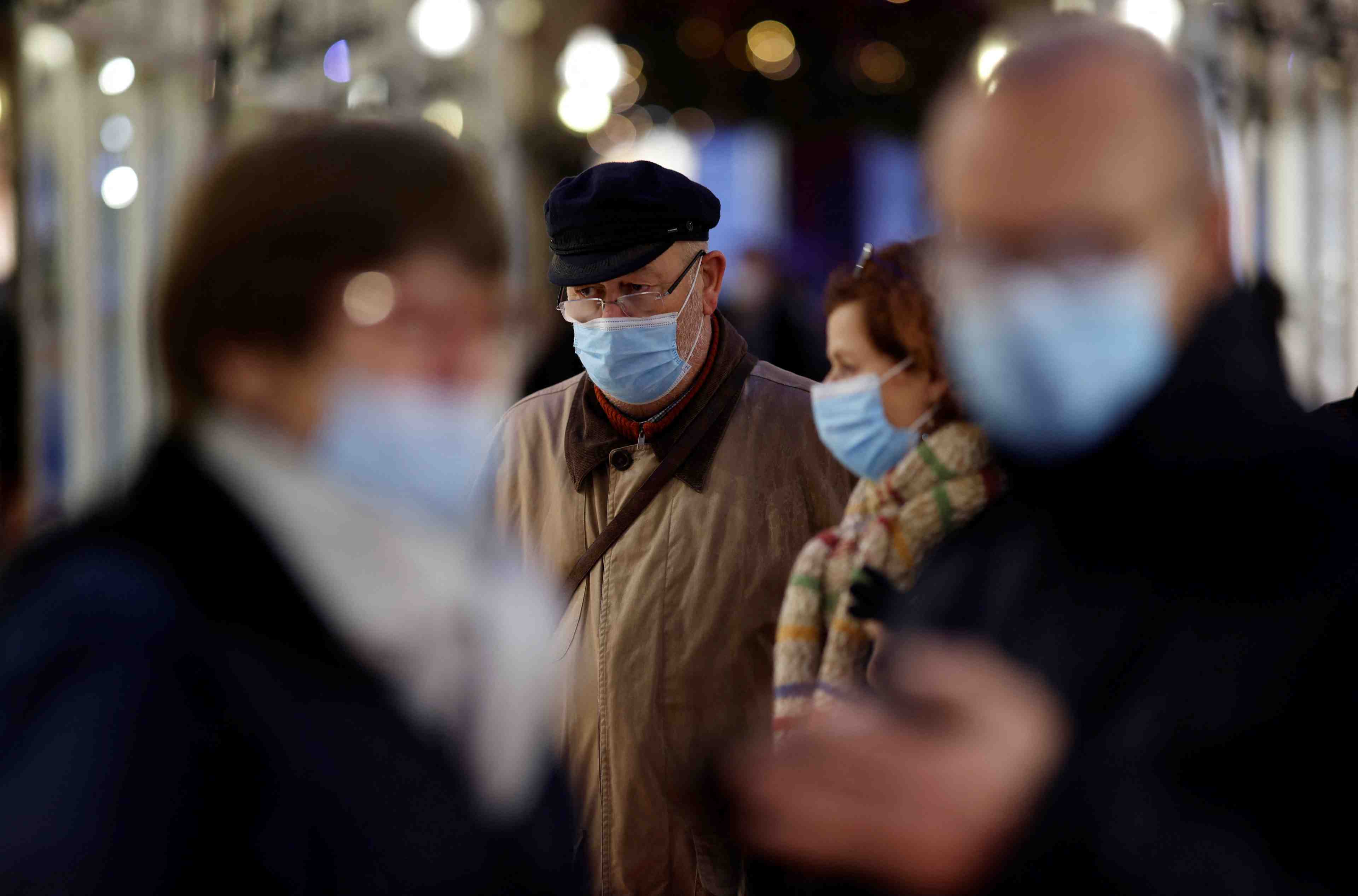 Coronavirus/france: masque obligatoire dans la rue a paris des vendredi