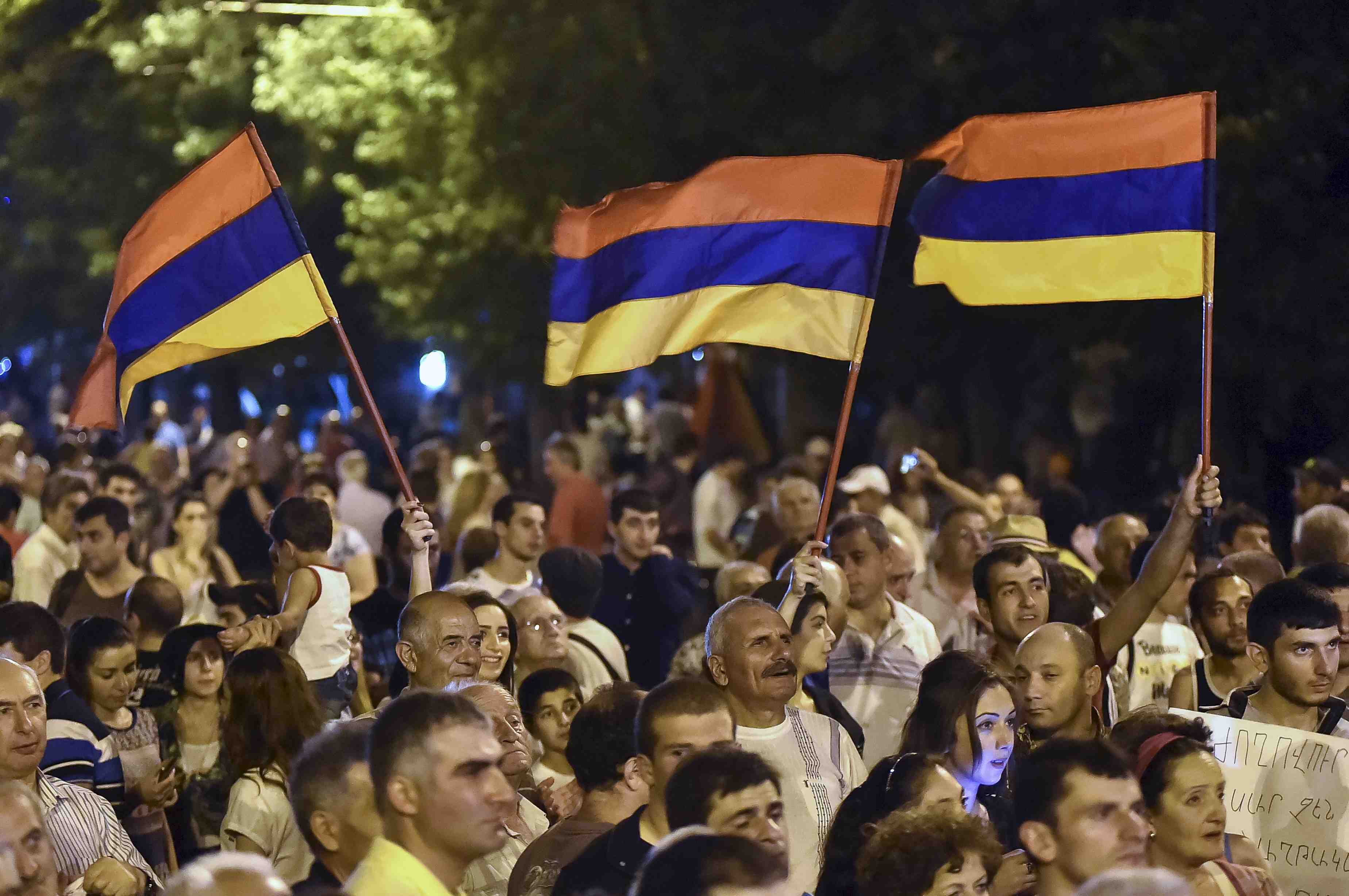 Moscou met en garde contre une "revolution de couleur" en armenie