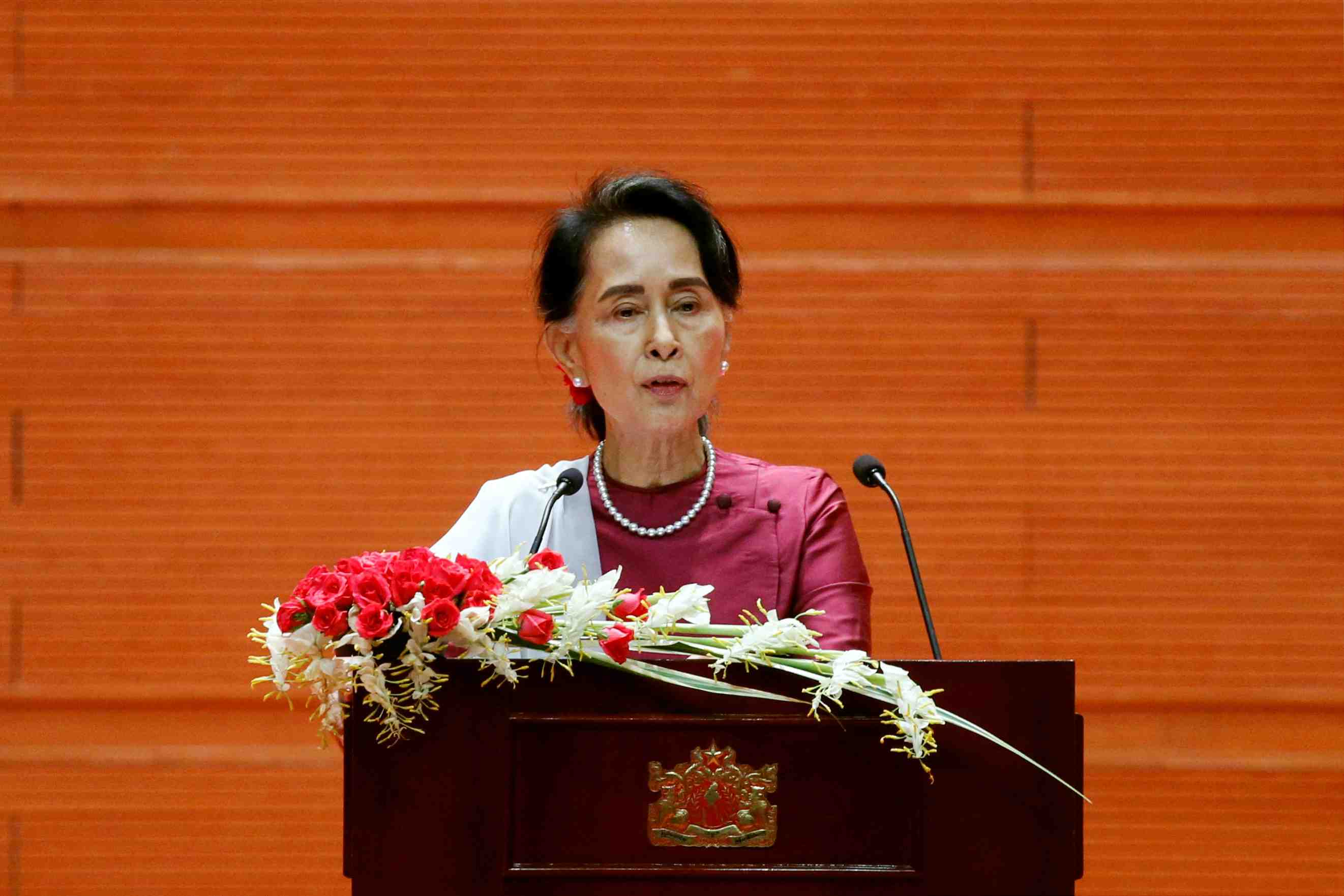 Aung san suu kyi sort du silence sur l'exode des rohingyas