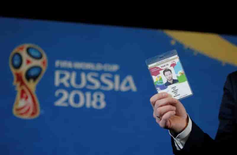 Mondial: des migrants tentent d'entrer en europe grace a des "fan id"