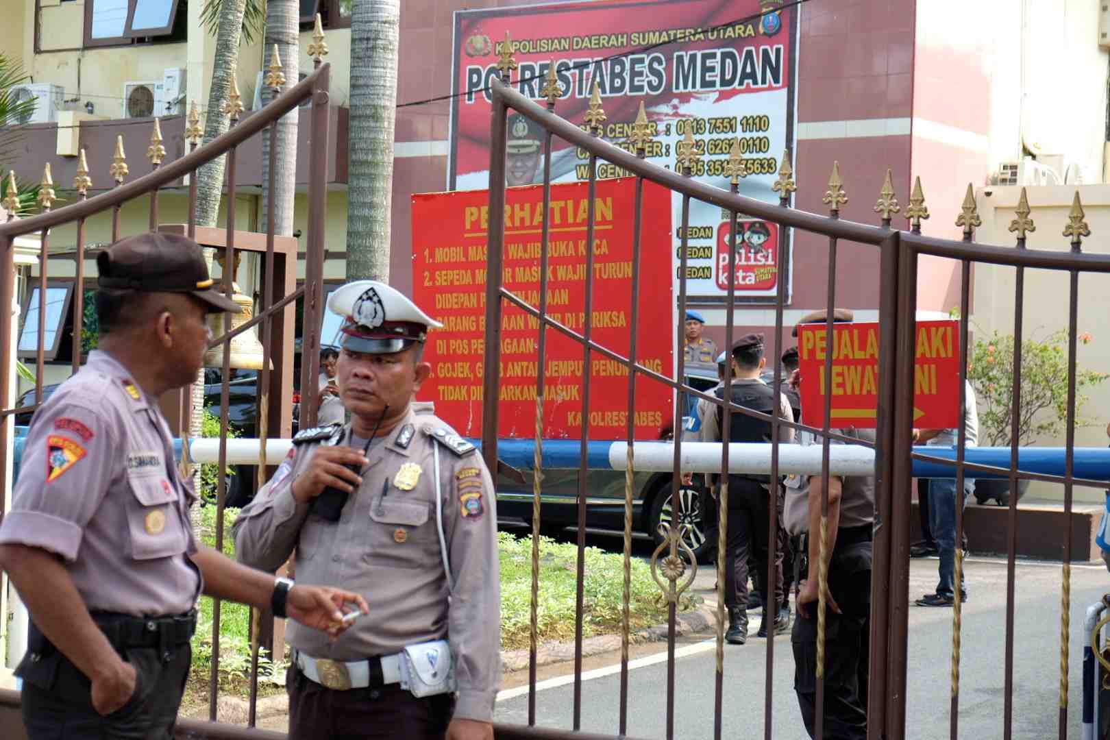 Indonesie: attentat suicide presume au siege de la police a medan