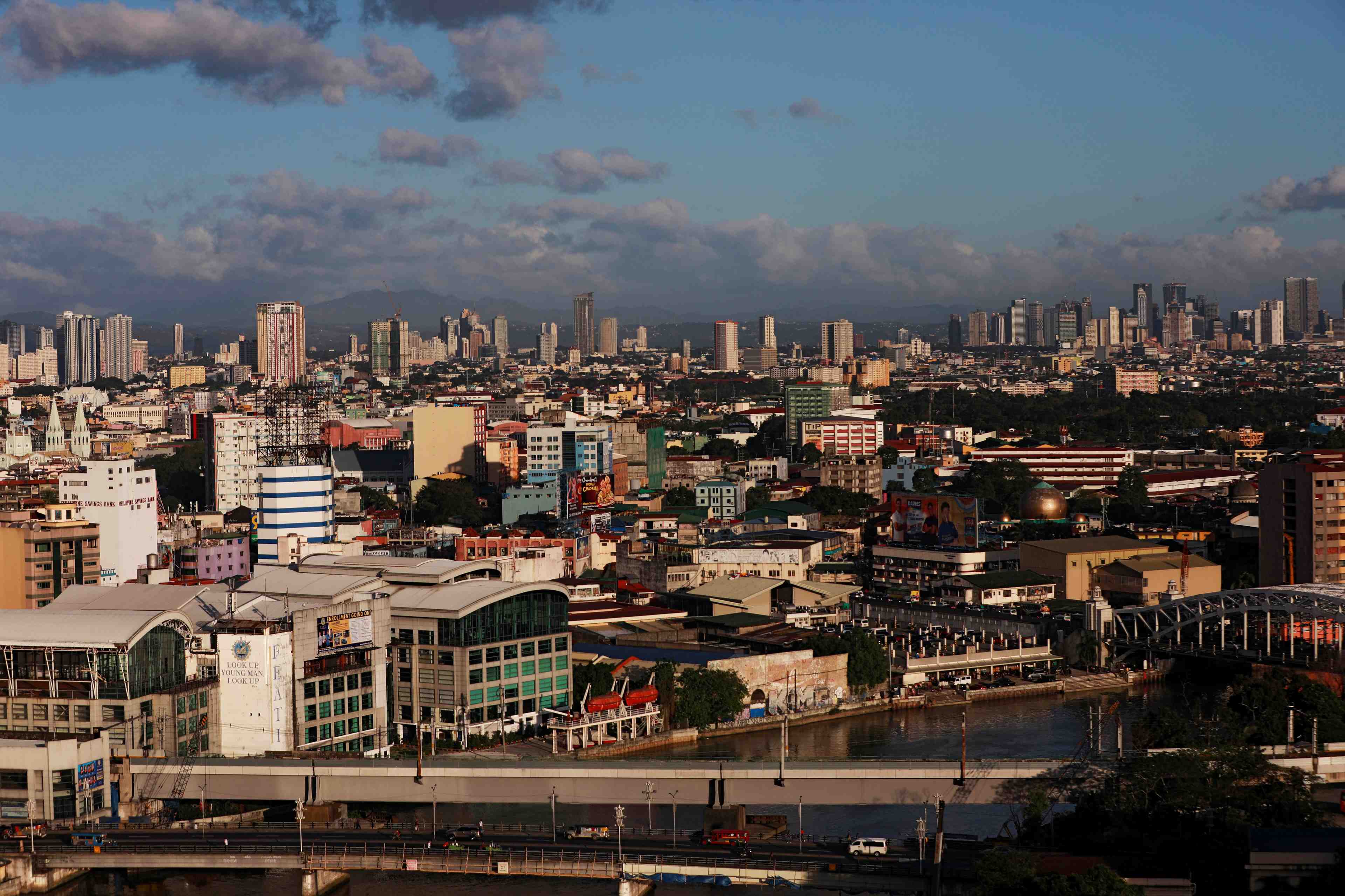 Coronavirus: les philippines obtiennent 900 millions de dollars de prets de la banque mondiale et de la bad