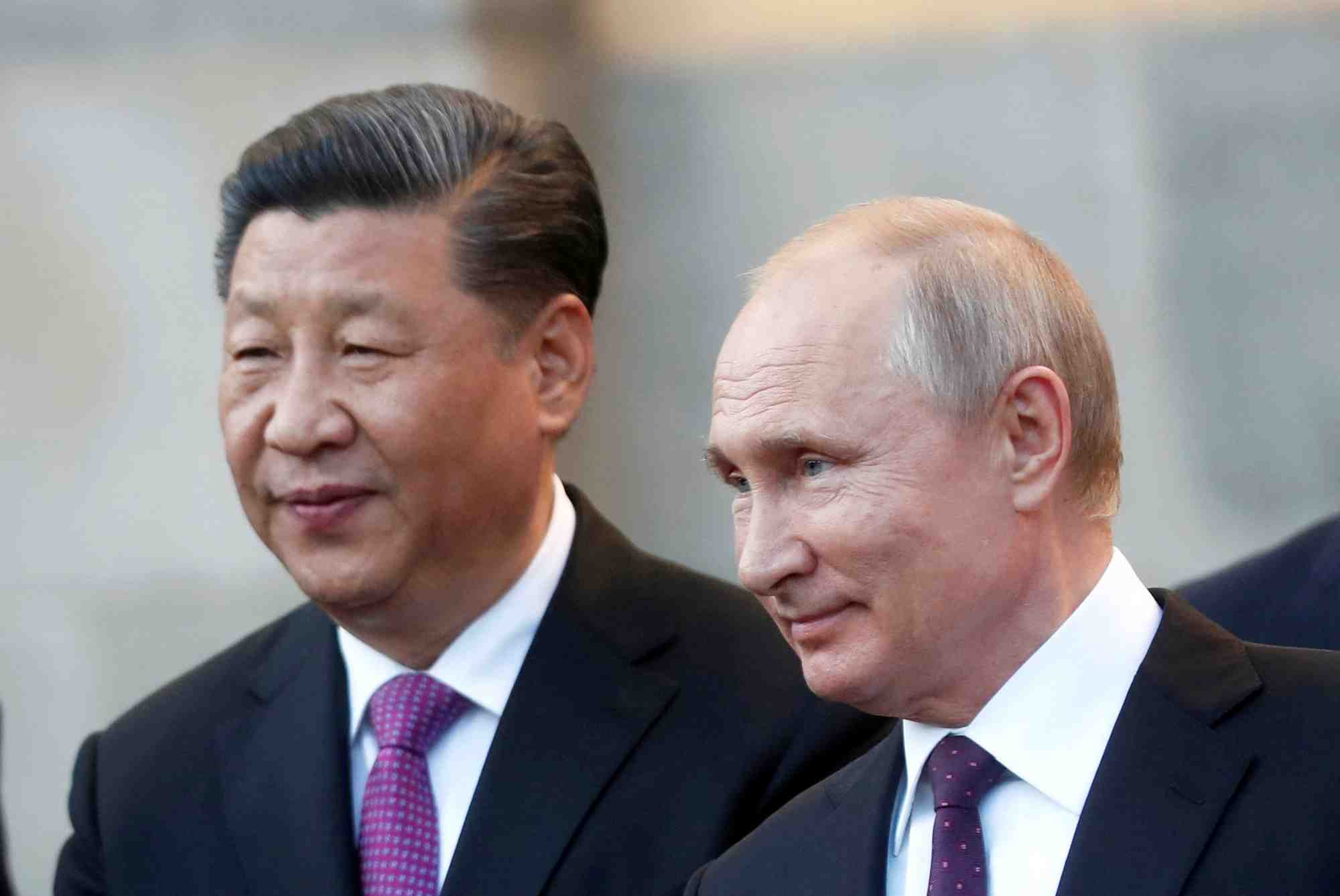 Les discussions entre Vladimir Poutine et Xi Jinping vont se dérouler d'abord en « format élargi » avec d'autres membres de leurs gouvernements respectifs notamment, puis en « petit comité », au cours d'« un petit-déjeuner de travail ».