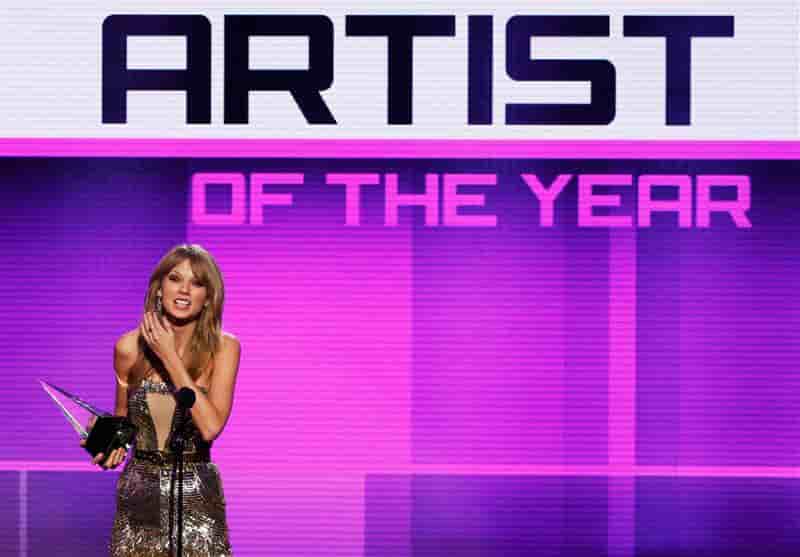 Taylor Swift, artiste de l'année aux American Music Awards
