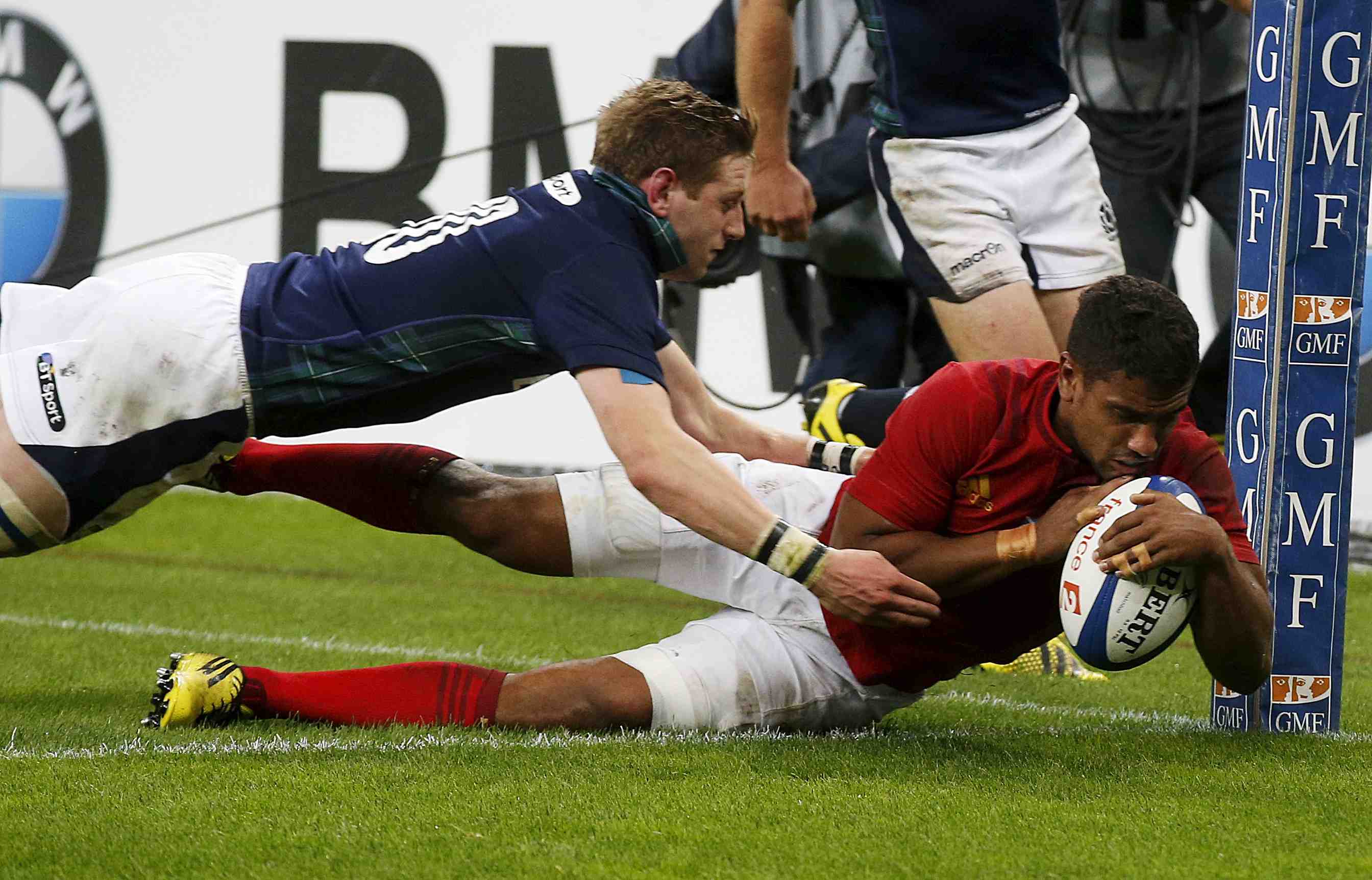Le xv de france devoile : dumoulin prend la place de fofana