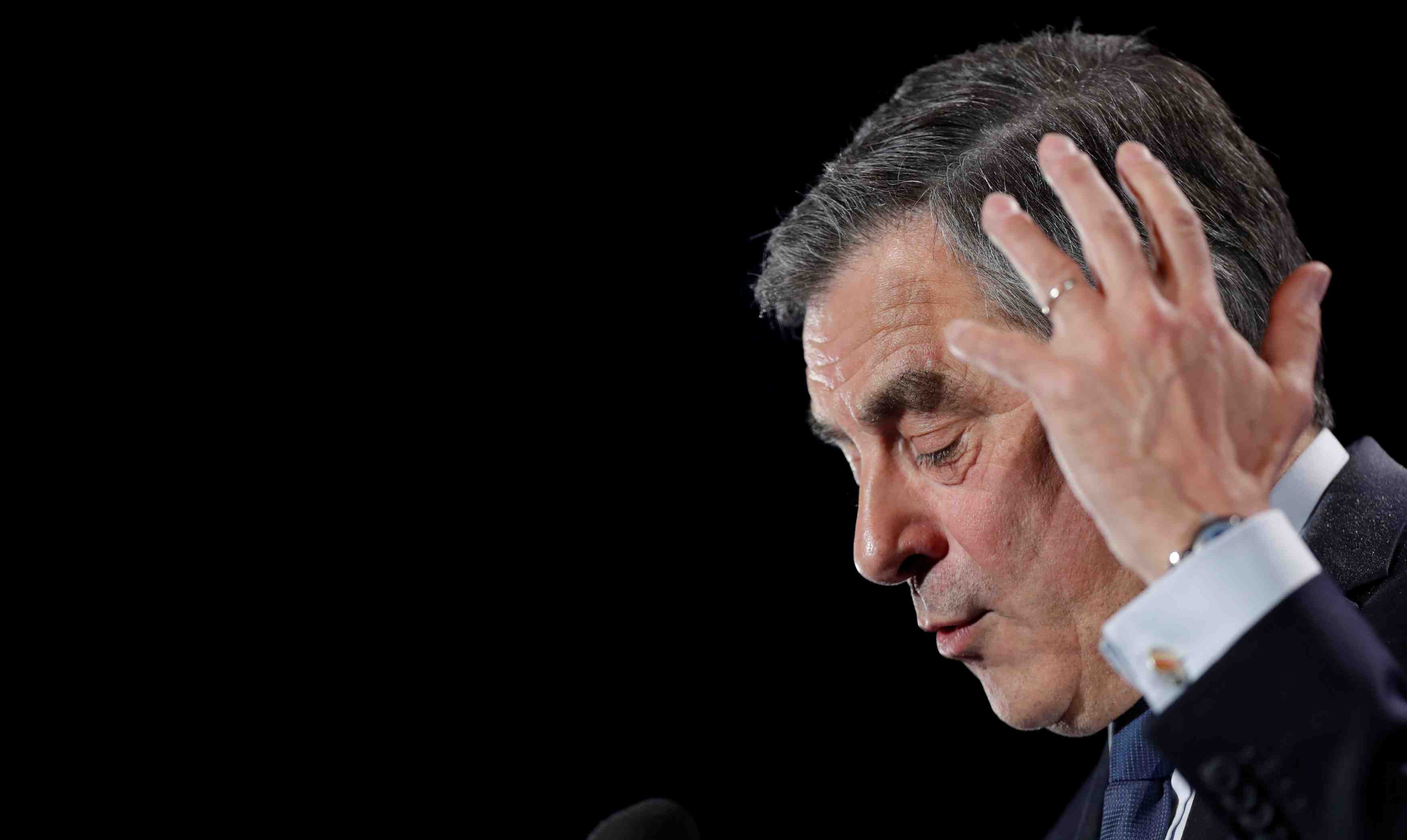 Fillon accuse macron d'aveuglement sur la question de la nation
