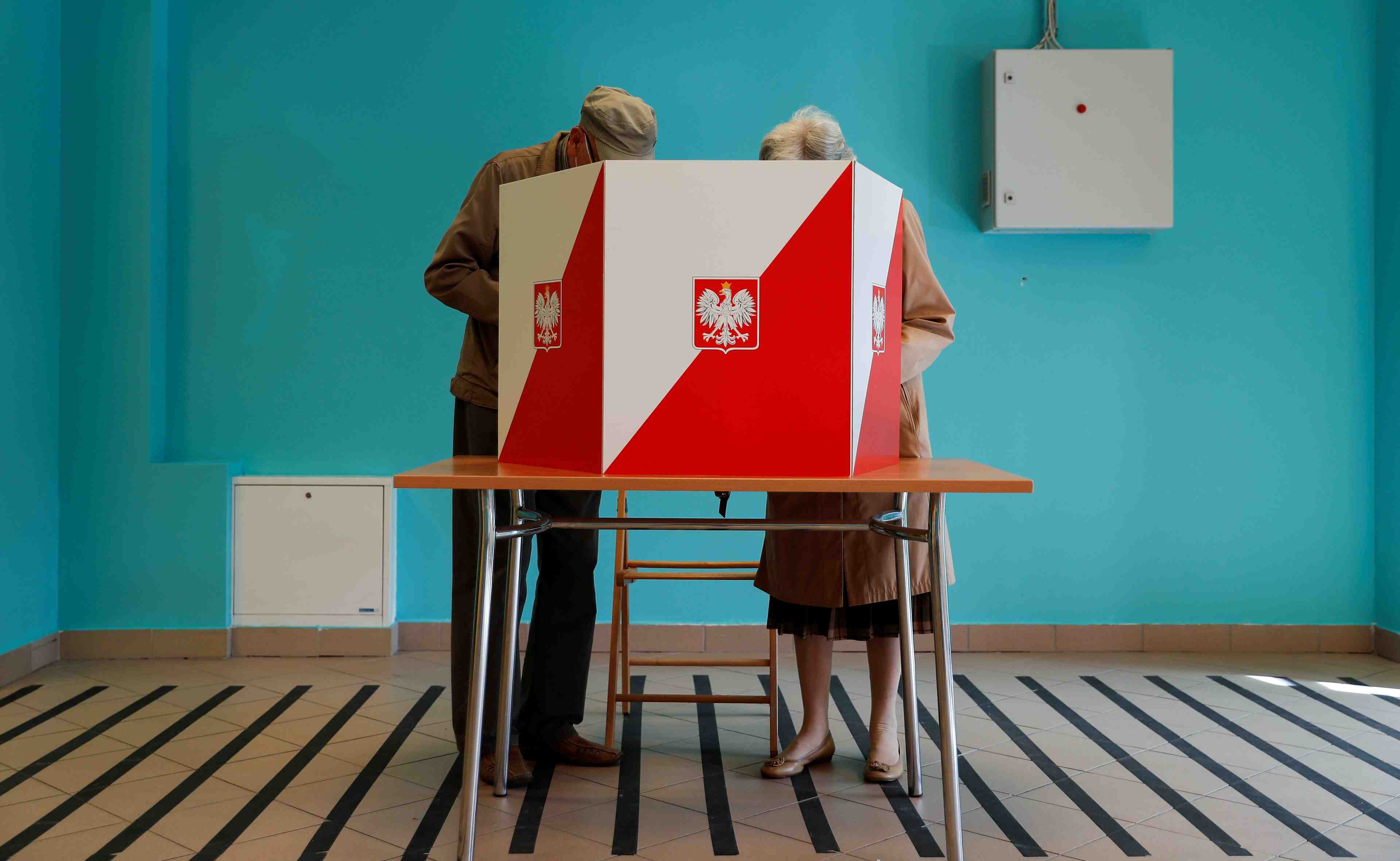 Pologne: second tour de la presidentielle sur fond de tensions avec l'ue