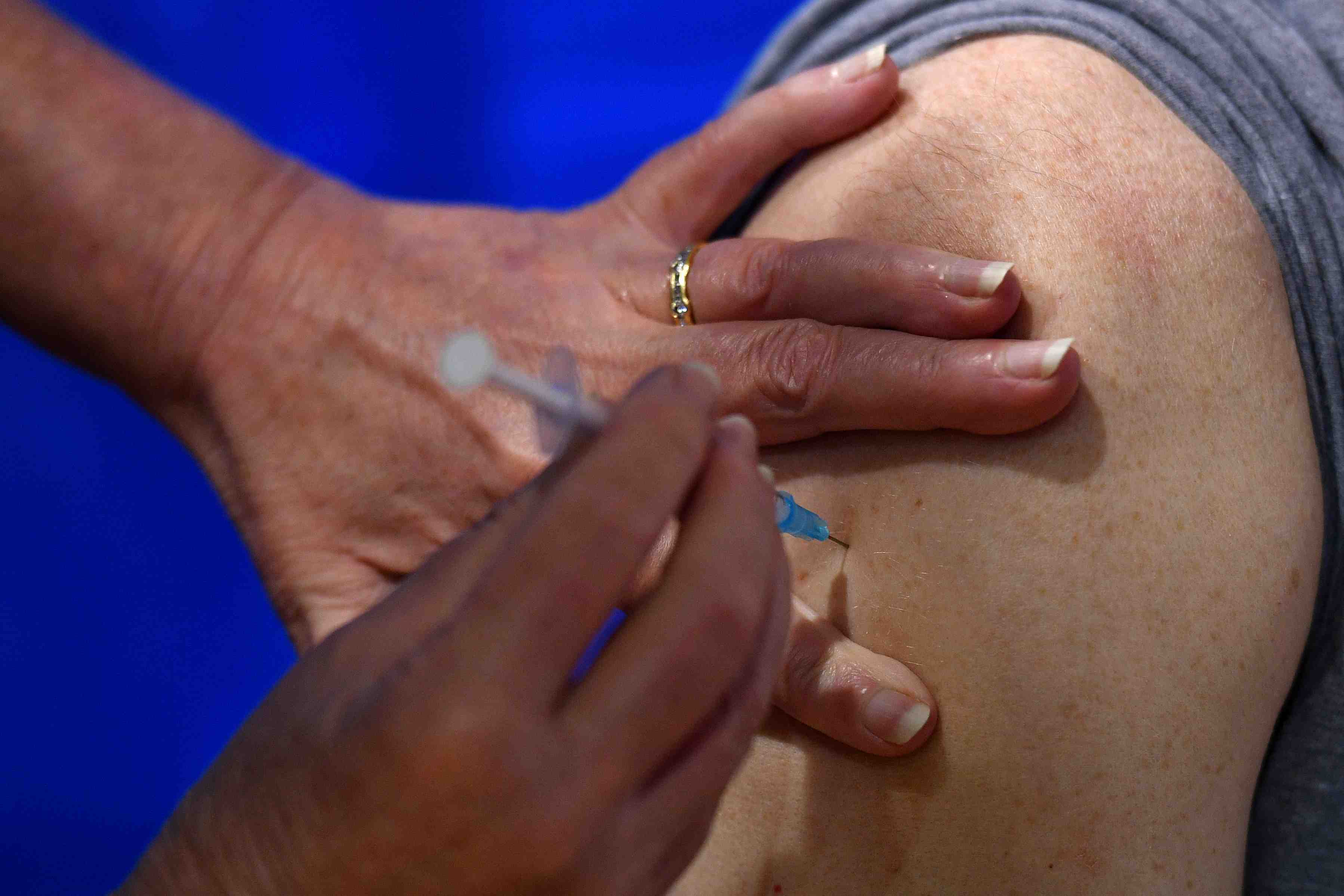 Les donnees des vaccins de pfizer/bionteh et moderna sont solides, selon l'ema