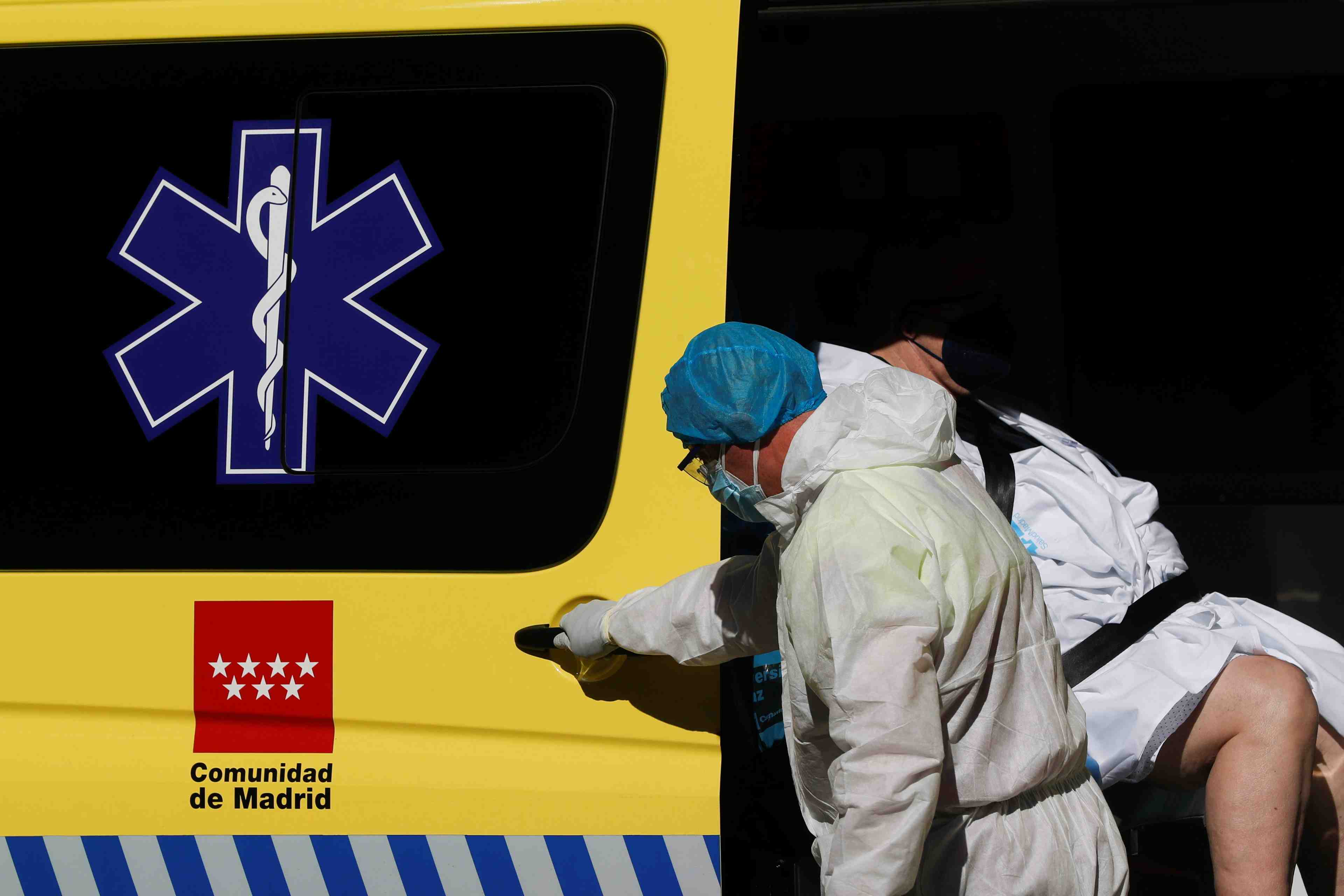 L'espagne signale 30.251 nouveaux cas et 702 deces lies au coronavirus