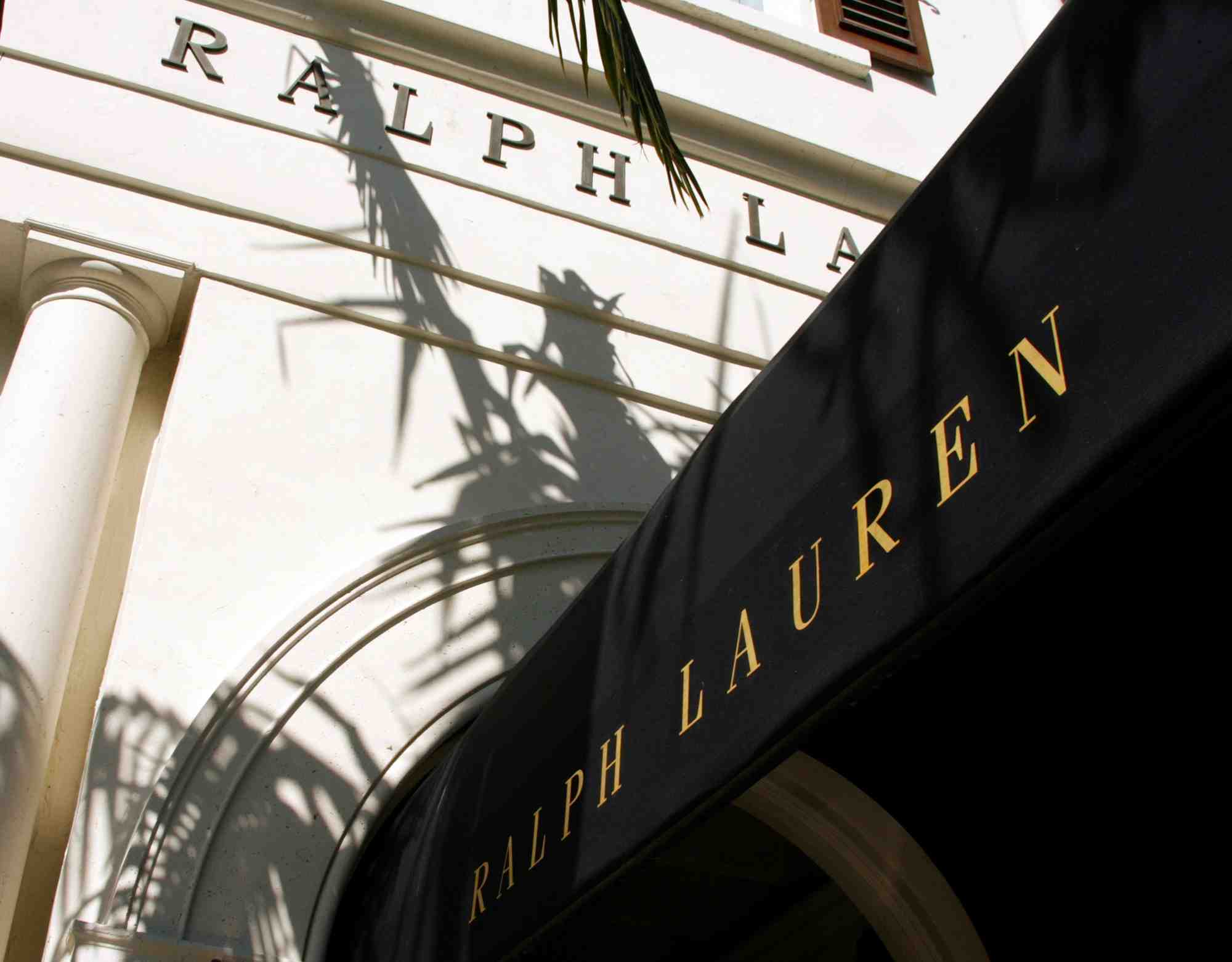 Ralph lauren s'attend a un chiffre d'affaires annuel en hausse grace a une forte demande