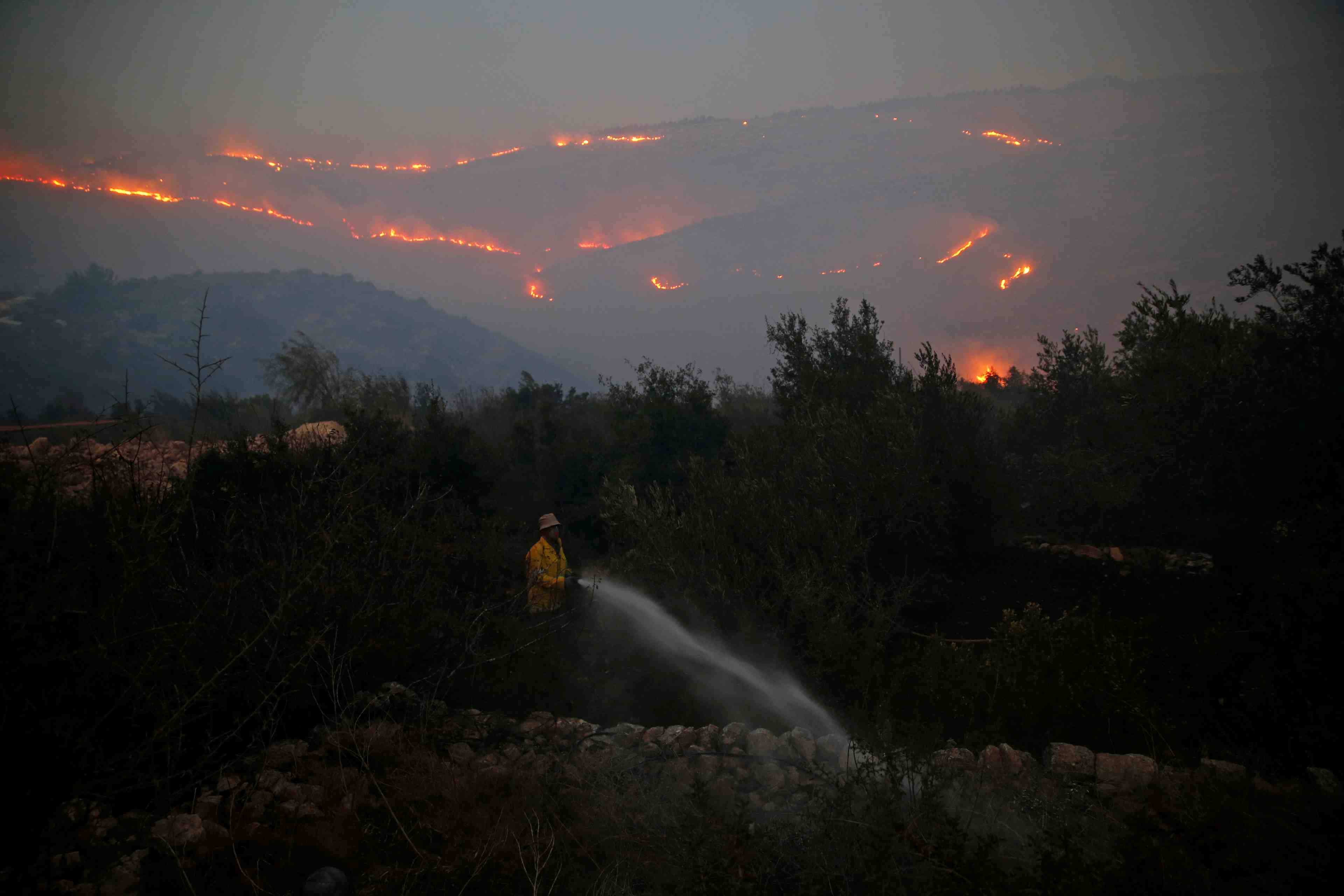 Incendies en israel: une dizaine de suspects palestiniens arretes