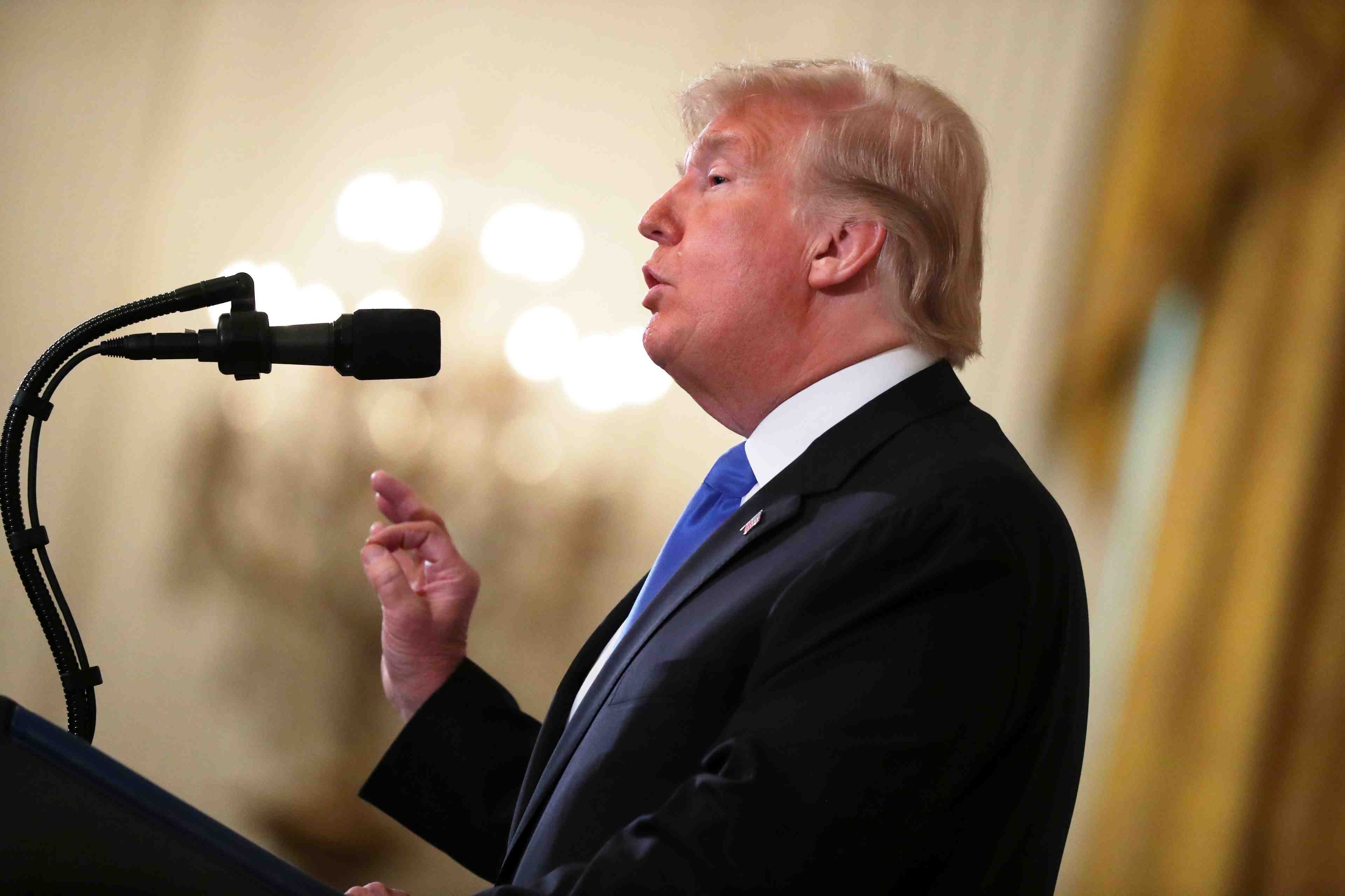 Midterms: trump impute la perte de la chambre basse aux medias et a des republicains