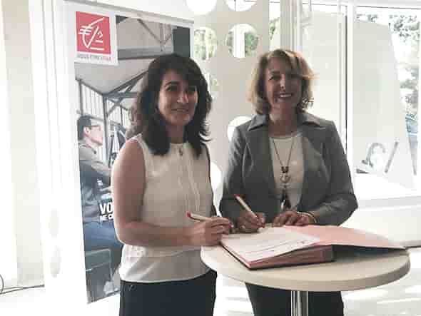 Virginie Normand (Caisse d'Epargne LR) et Maryam Bini (French Tech Méditerranée) ont signé un partenariat le 20 juin.