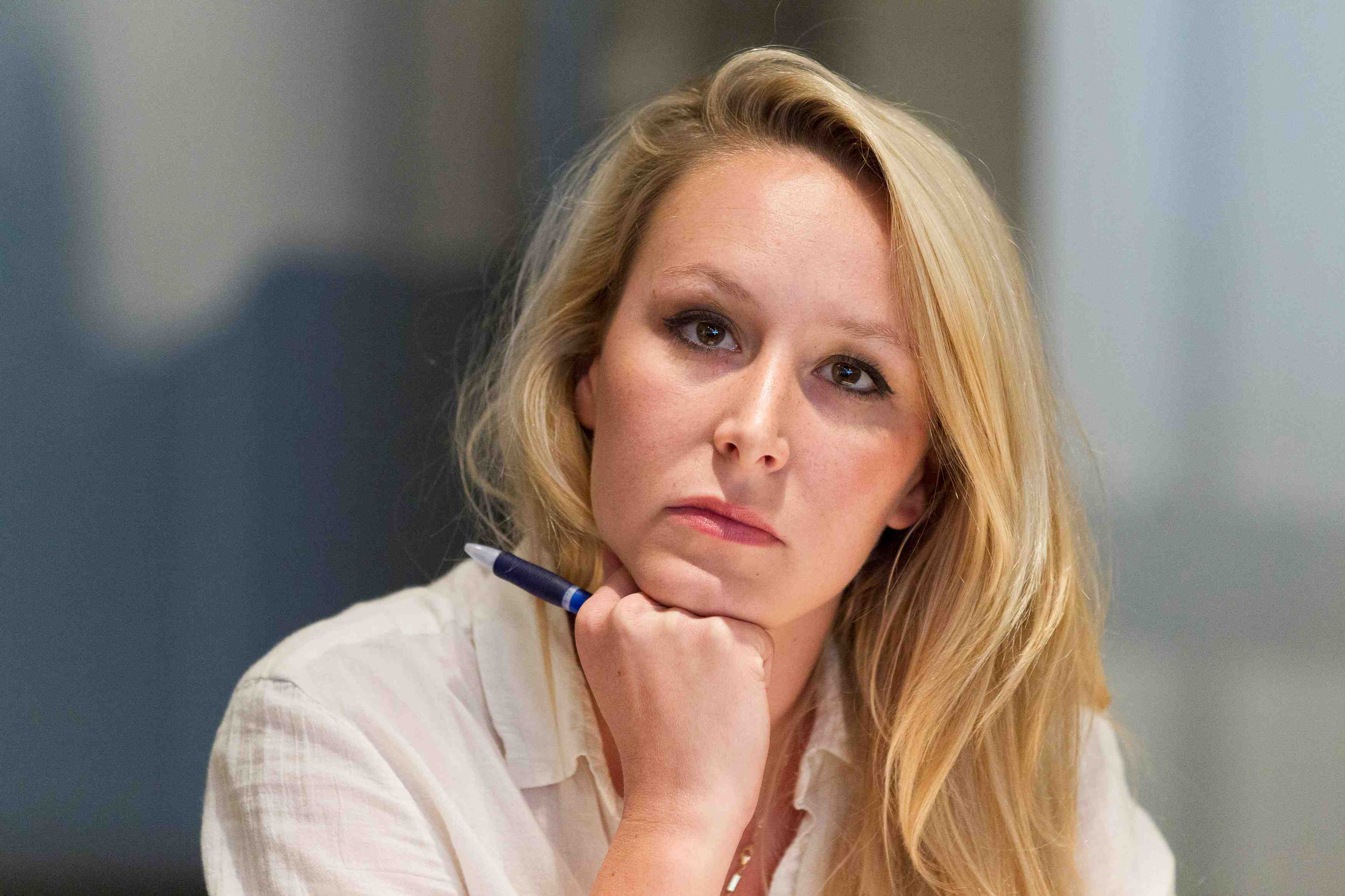 Le medef retire son invitation a marion marechal