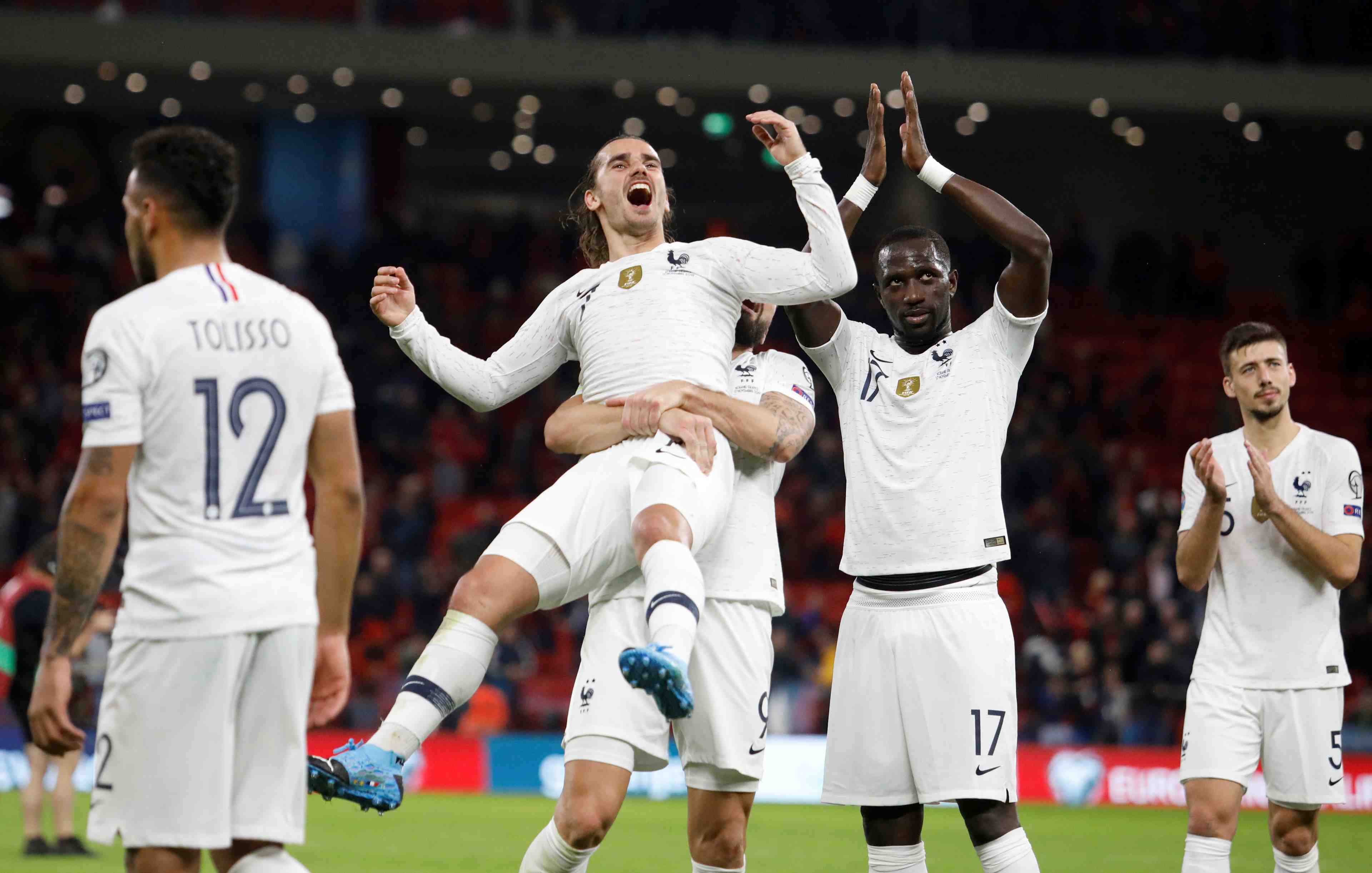 Tf1 et m6 obtiennent les droits de diffusion en clair de l'euro 2020 de football