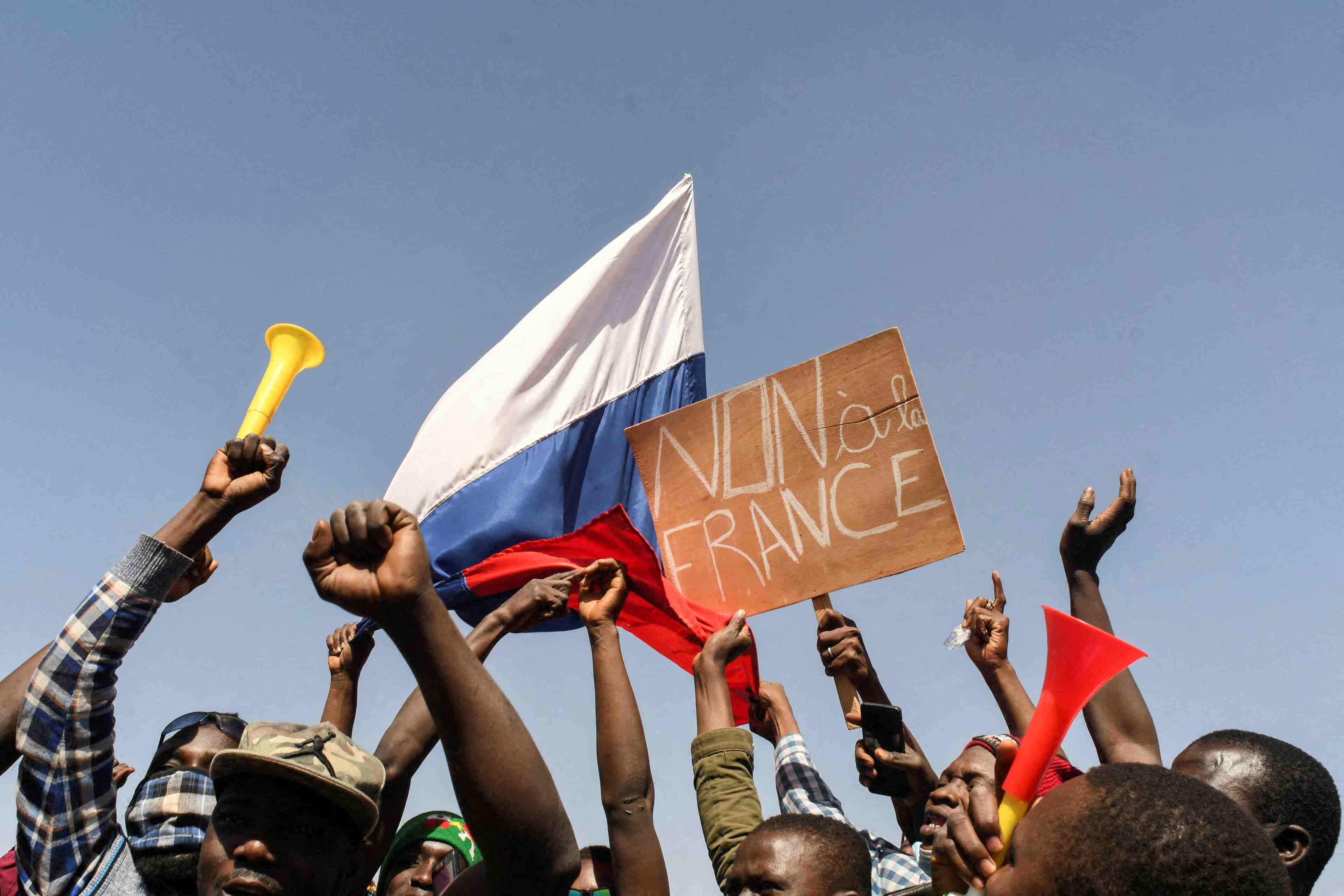 La cedeao suspend le burkina faso de ses instances apres le putsch militaire, selon des sources
