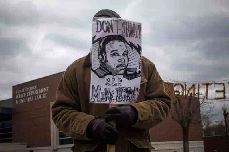 Le gouvernement fédéral enquête sur la police de Ferguson