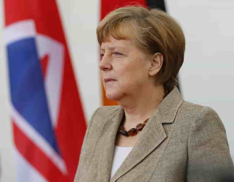 Angela merkel defend le projet de traite commercial ue-usa