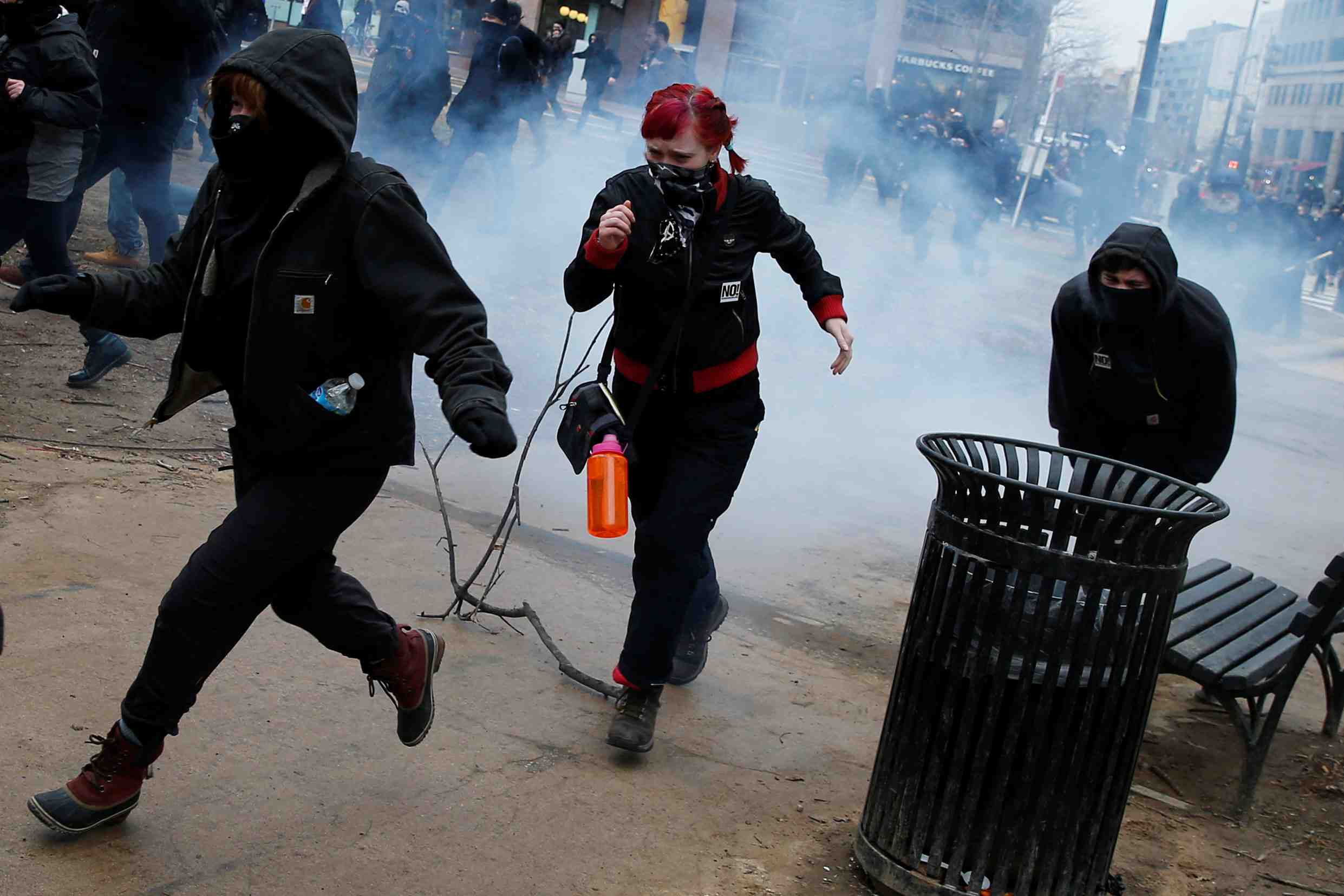 Les anti-trump se manifestent a washington