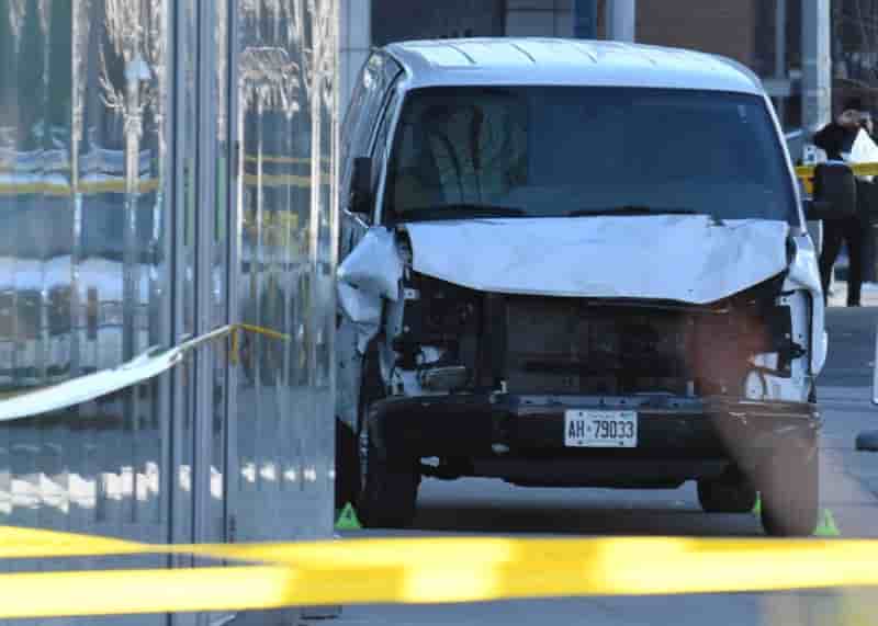 Dix morts dans une attaque a la voiture-belier a toronto