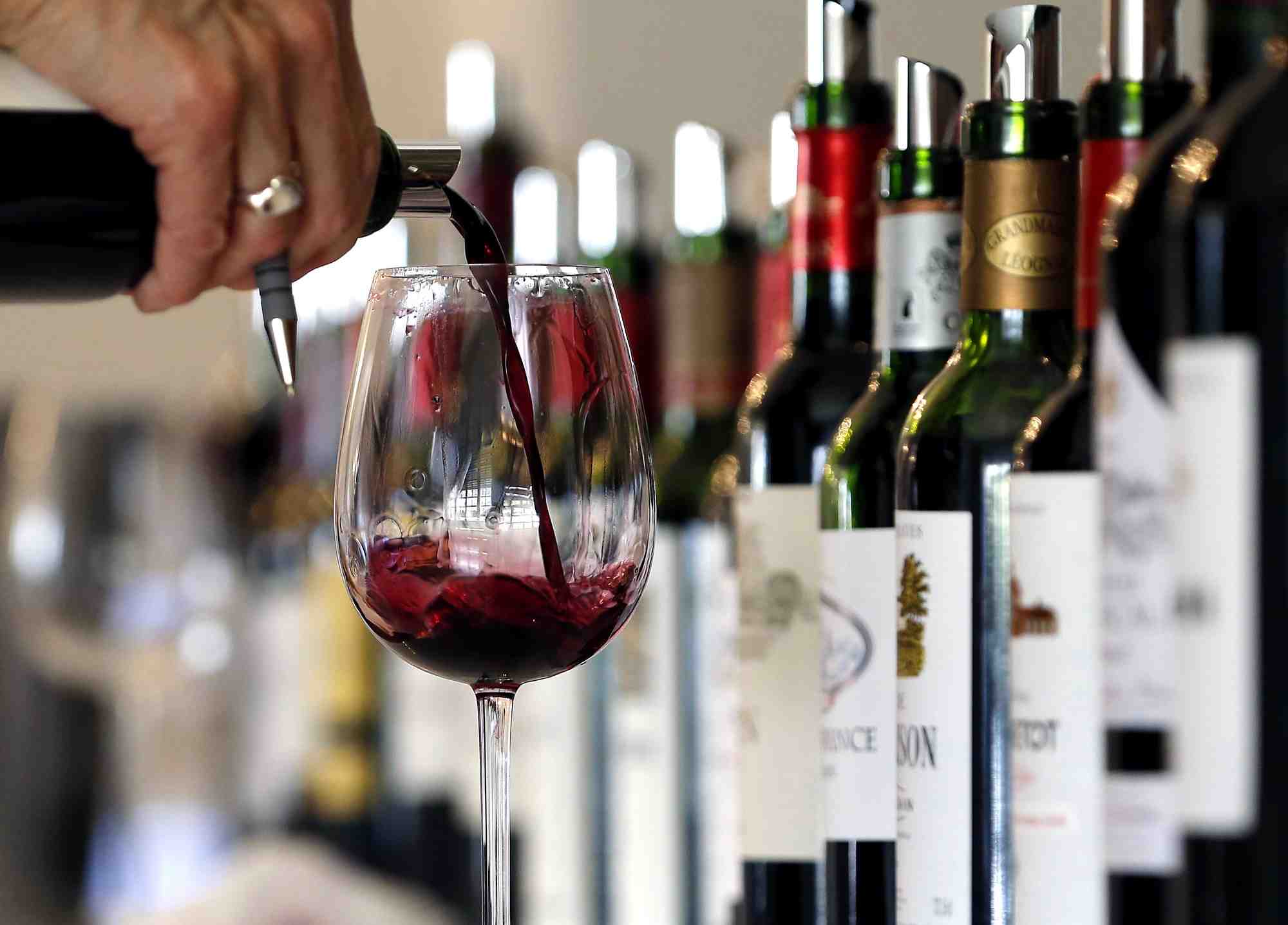 Vin rouge, bordeaux, viticulture, vigne, verre, bouteille,