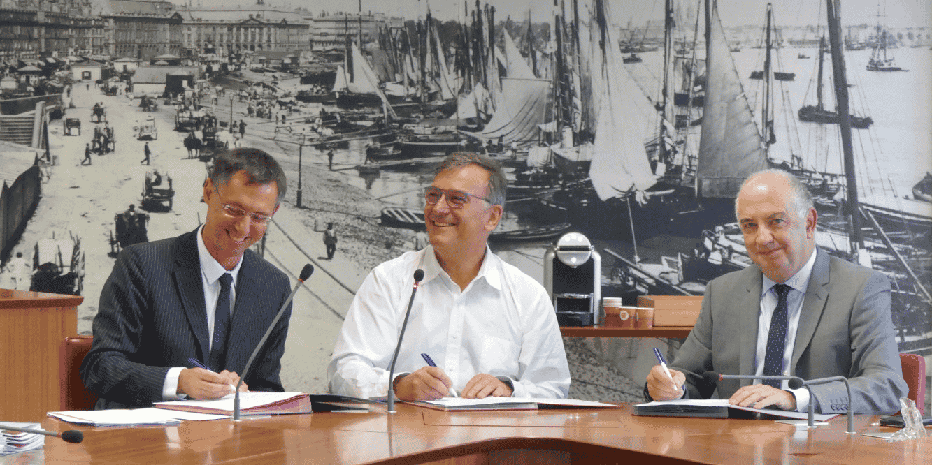 Henri Lourde Rocheblave, directeur régional de l'Urssaf Aquitaine, Christian Baulme, président de la Ronde des quartiers, et Jean-Paul Pagola, président du conseil d'administration de l'Urssaf Aquitaine.