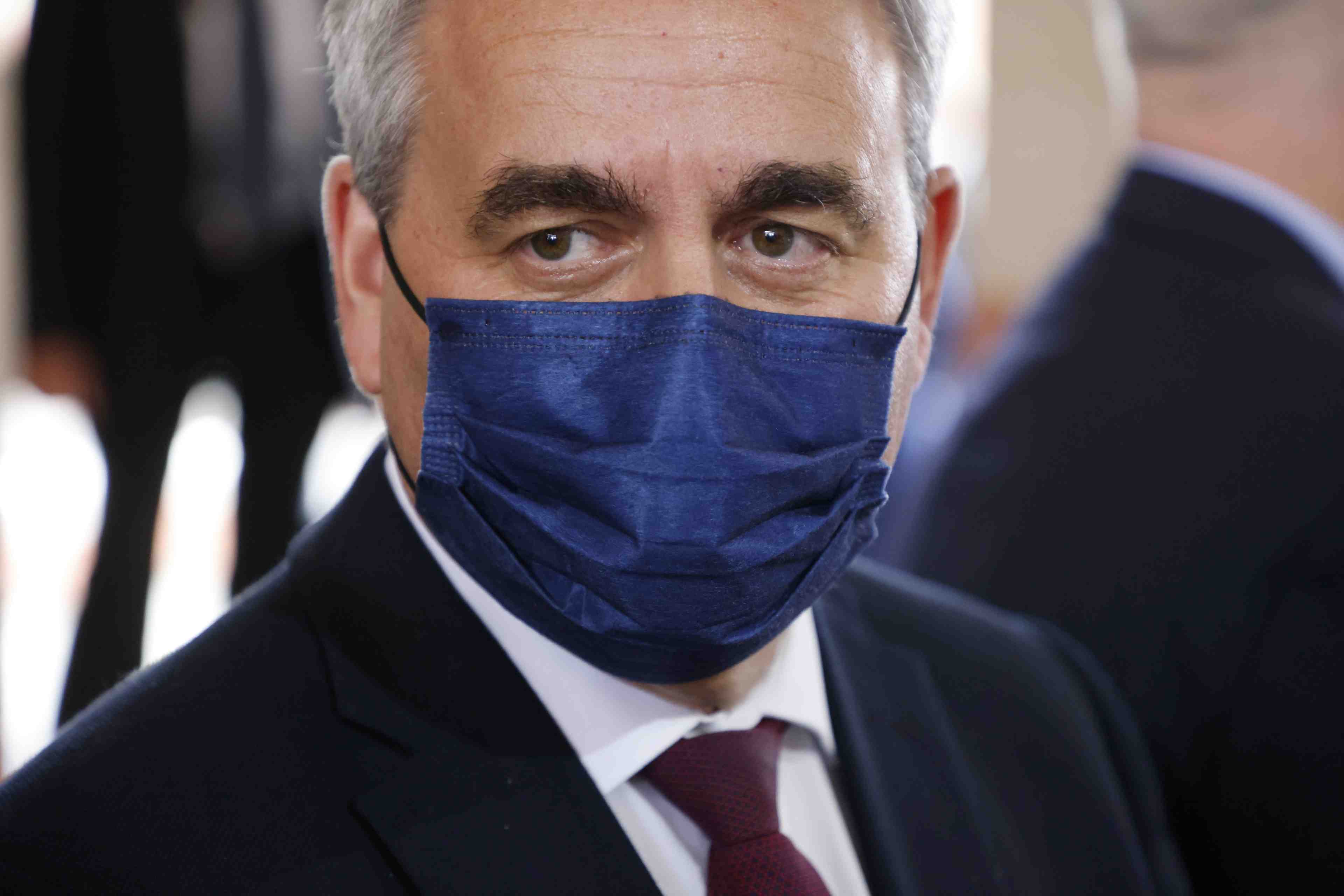 France : xavier bertrand va de nouveau adherer aux republicains