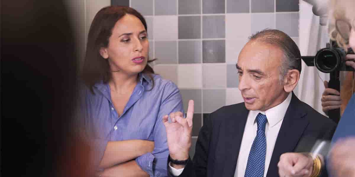 Salhia Brakhlia et Eric Zemmour dans les coulisses de Franceinfo.