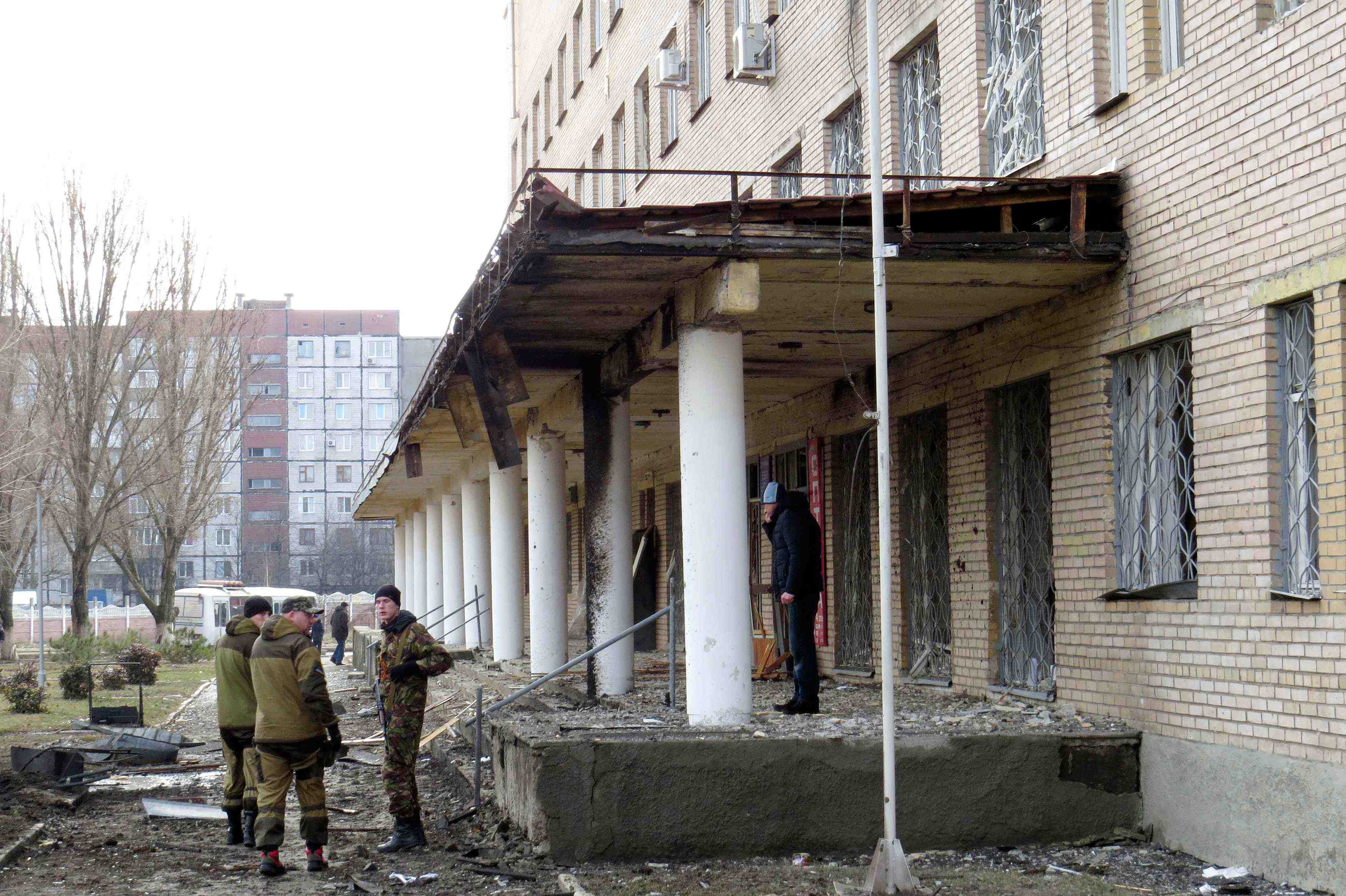 Un hopital de donetsk touche par un obus, selon la mairie