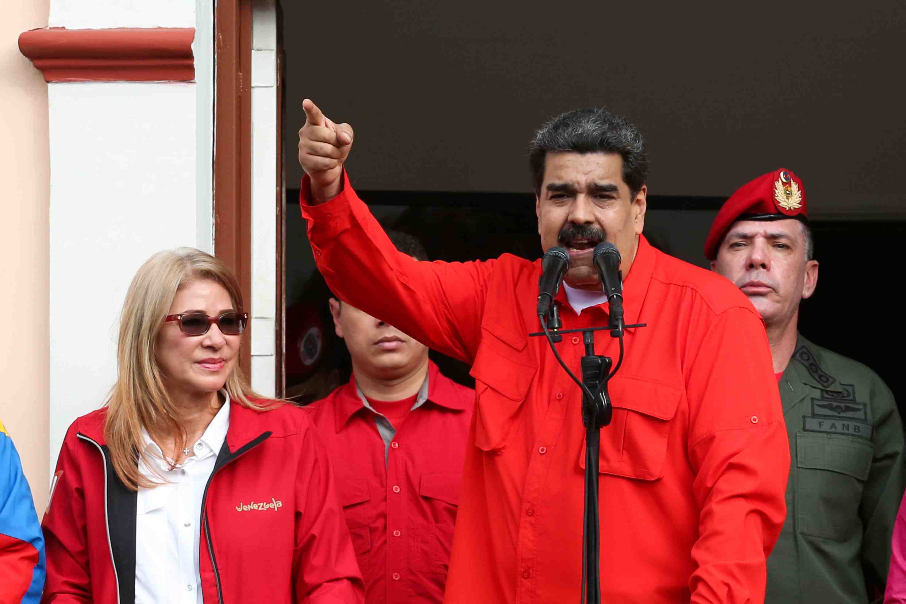 Maduro fustige l'ultimatum europeen mais est pret a dialoguer